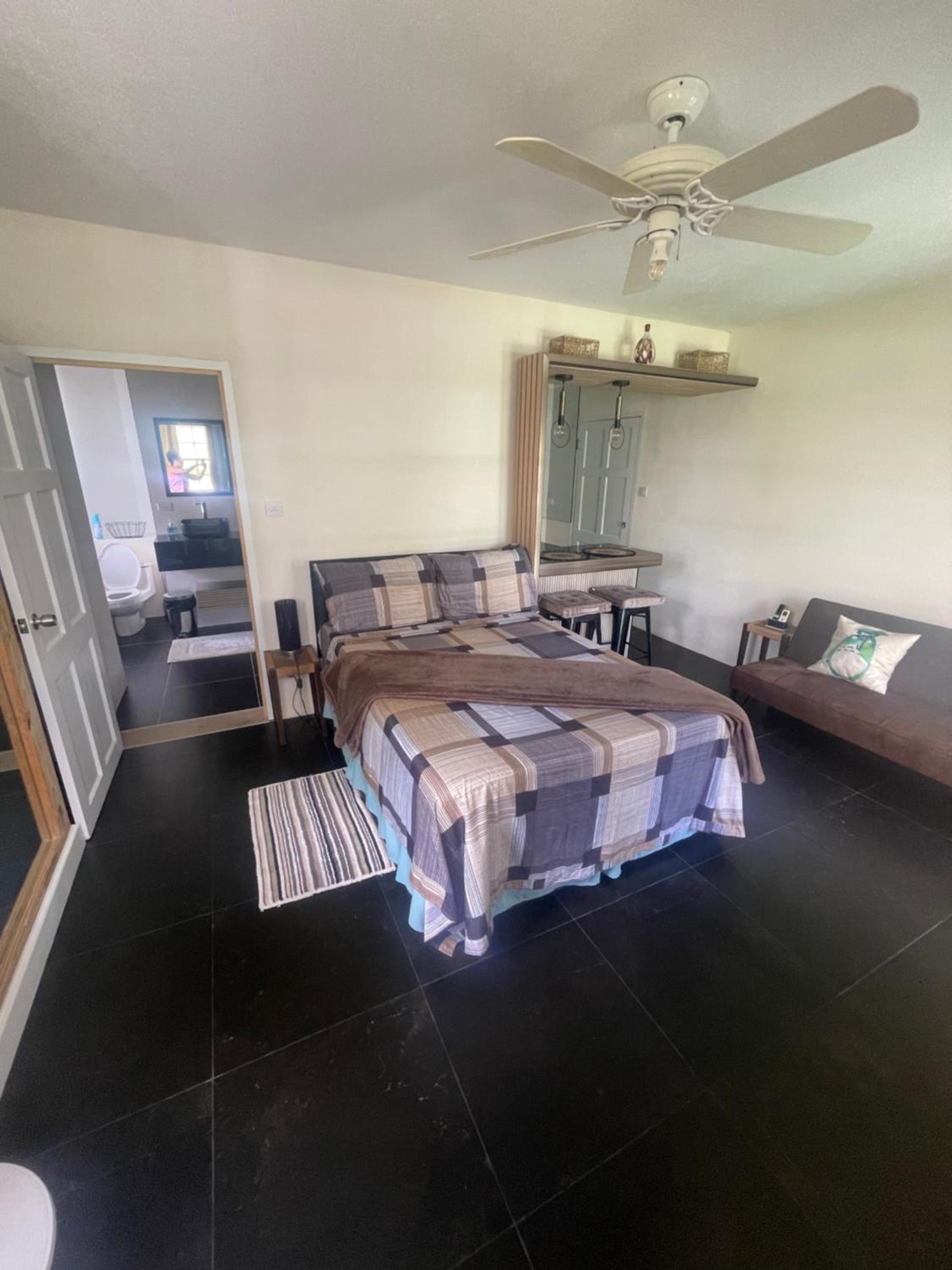 Scarlett Studios 1-US EMBASSY & America Uni 7 Mins Drive- Lloyd Erskine Centre & Ross Uni 5 Mins Drive - Holidays-The 1 Night Res Inc AIRPORT & EMBASSY Rou