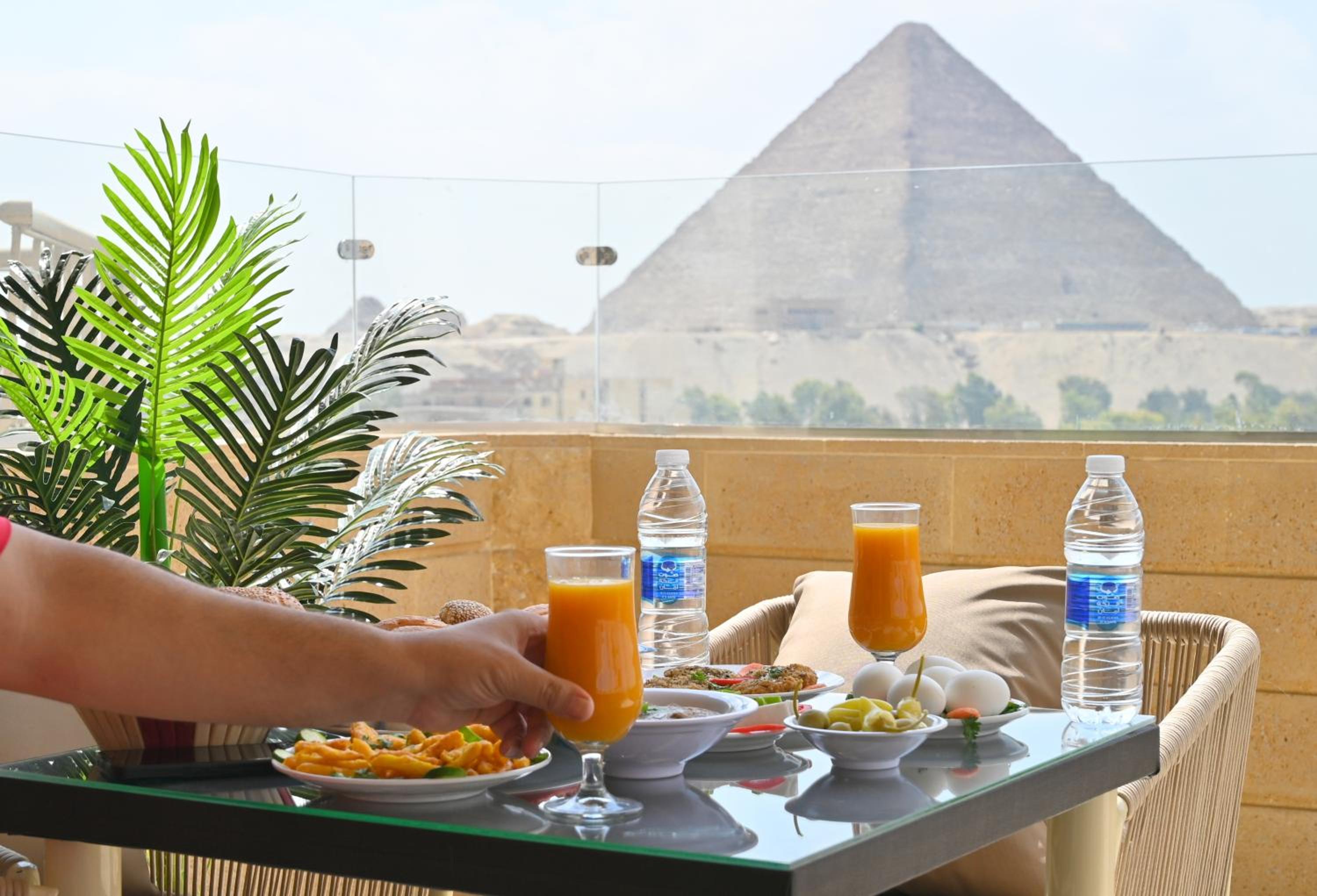 Pyramids Wonders Hotel