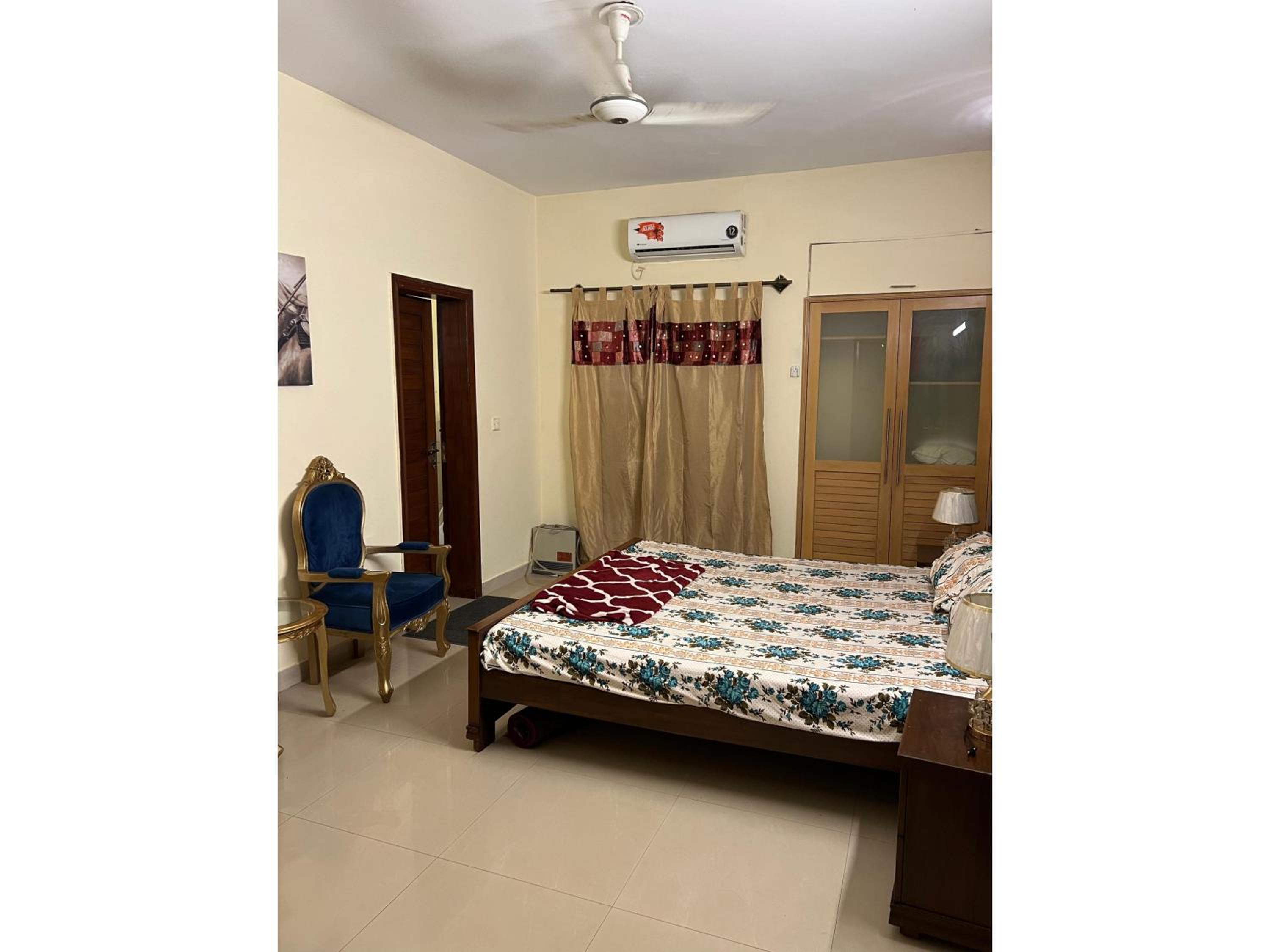 Family Apartment 2 bedrooms SAVOY Islamabad view 4