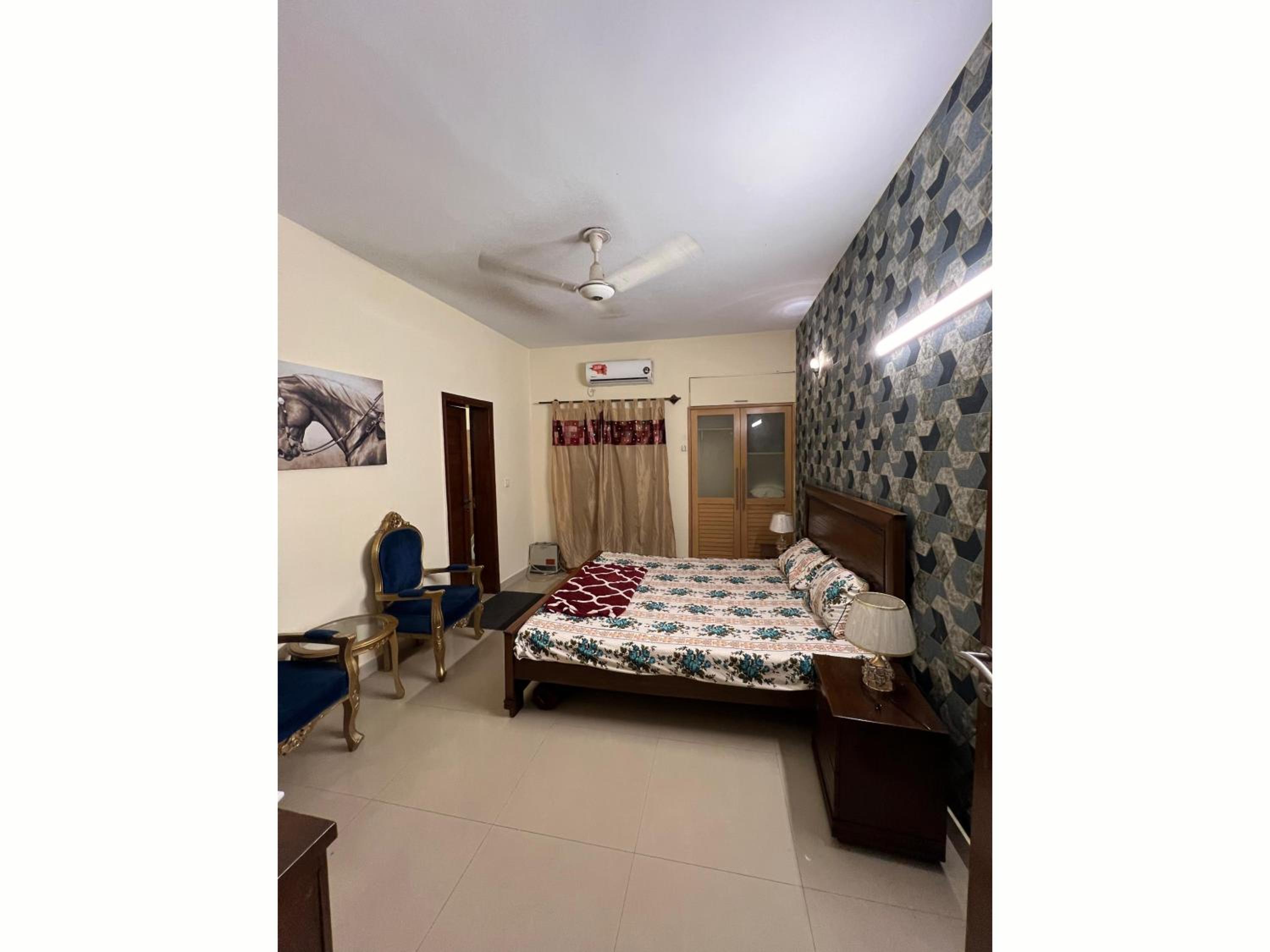 Family Apartment 2 bedrooms SAVOY Islamabad view 3