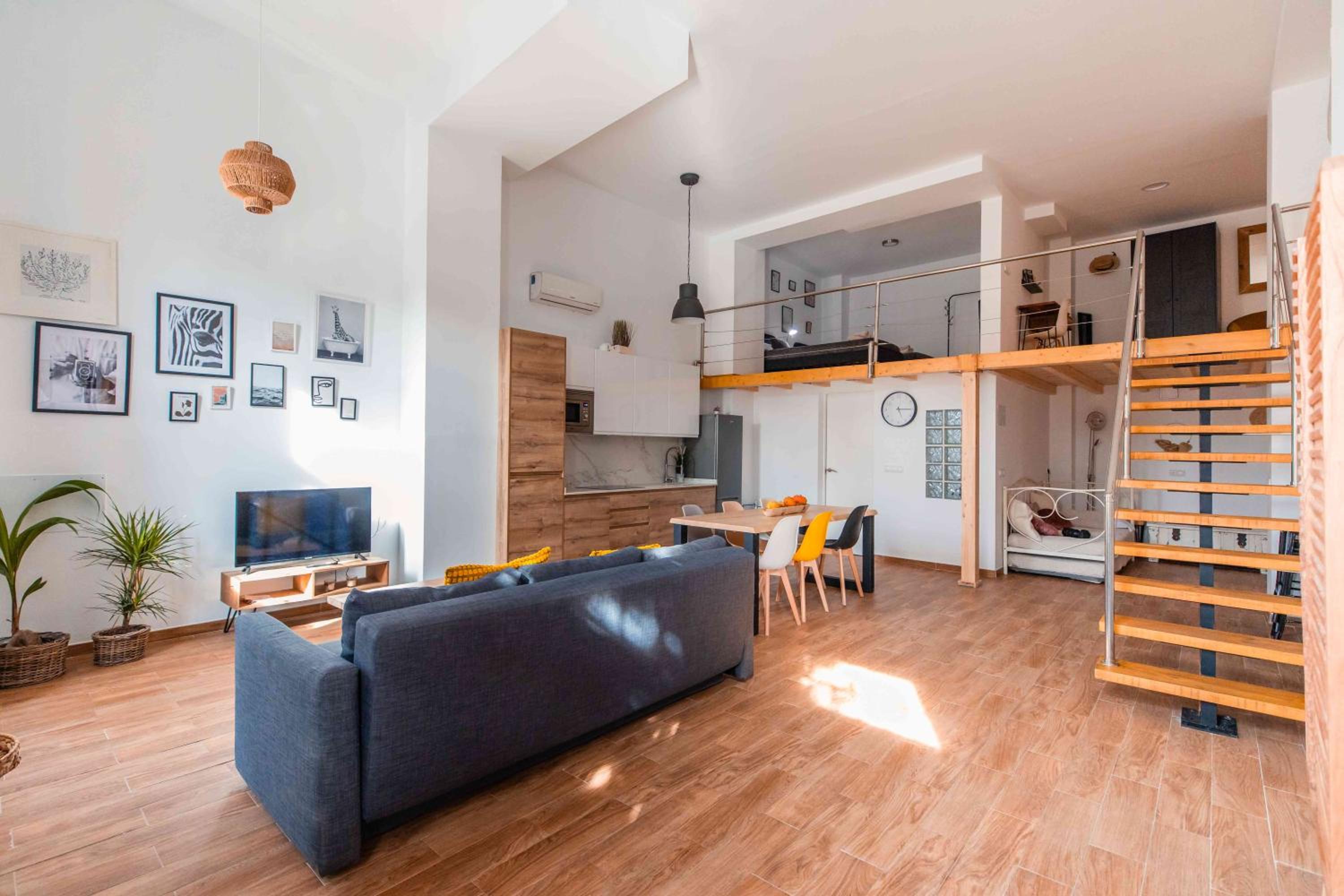 Hotel LETSMALAGA - Duplex en el centro con jacuzzi - Image 1