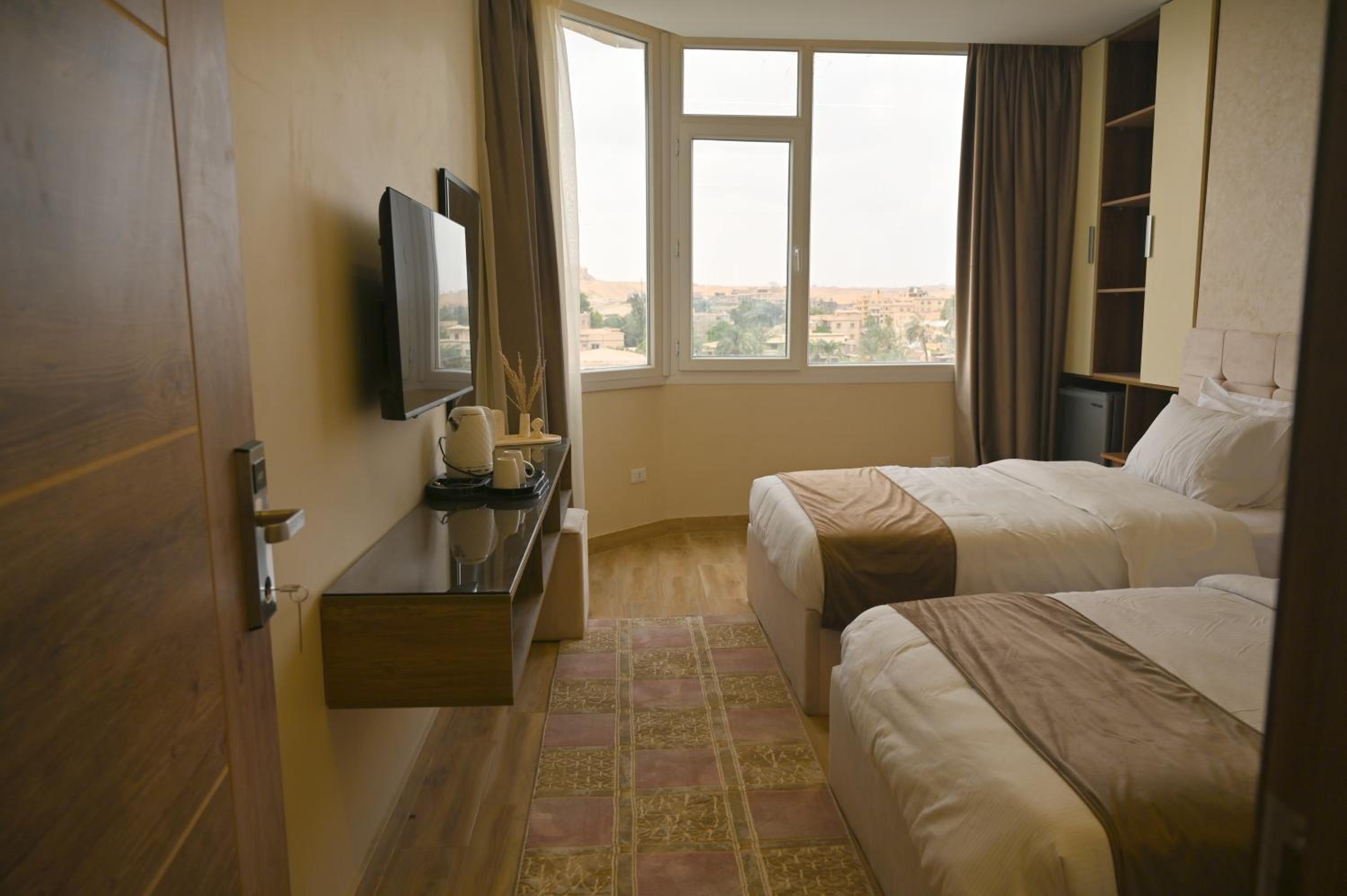 Pyramids Wonders Hotel