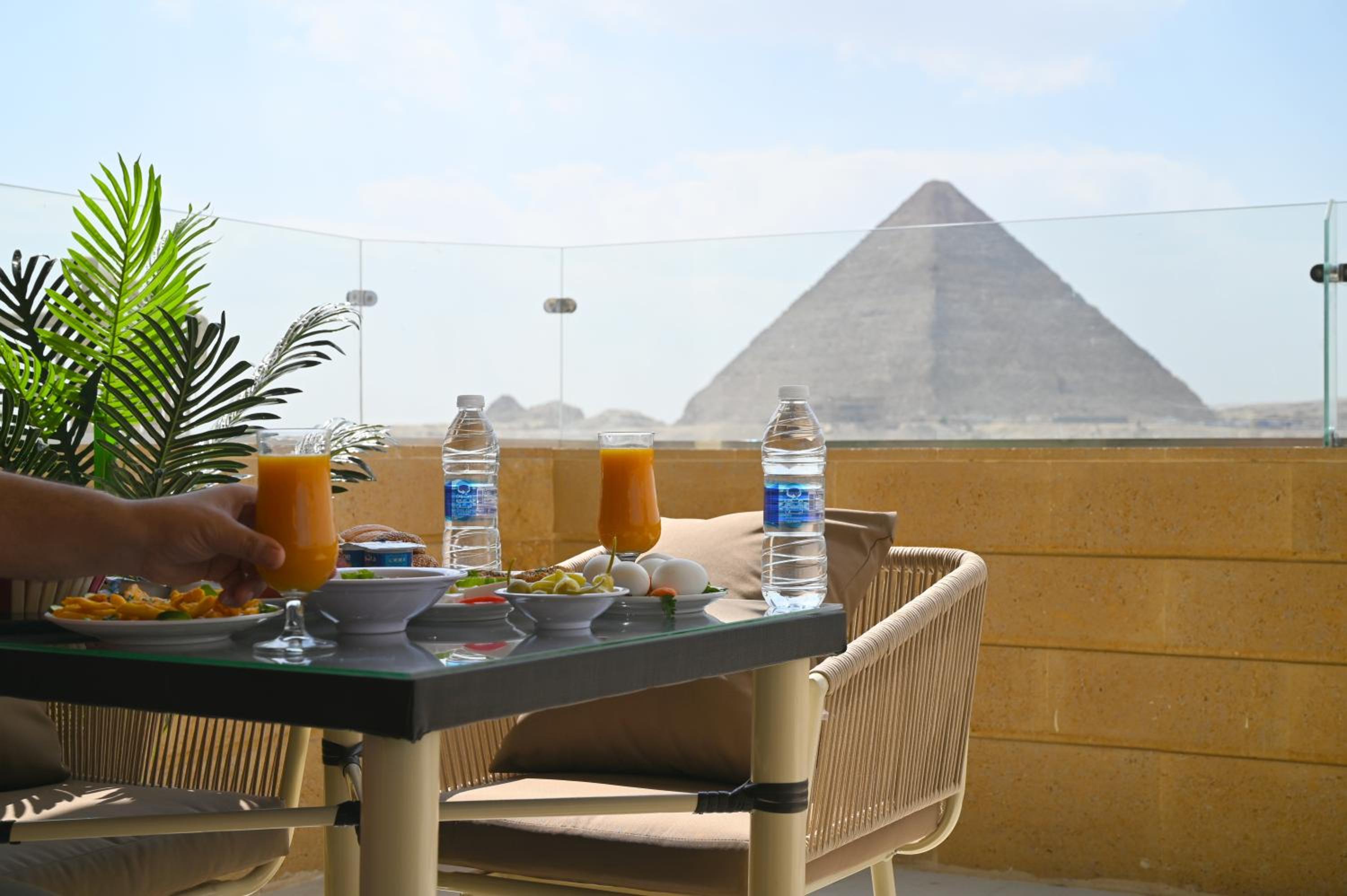 Pyramids Wonders Hotel