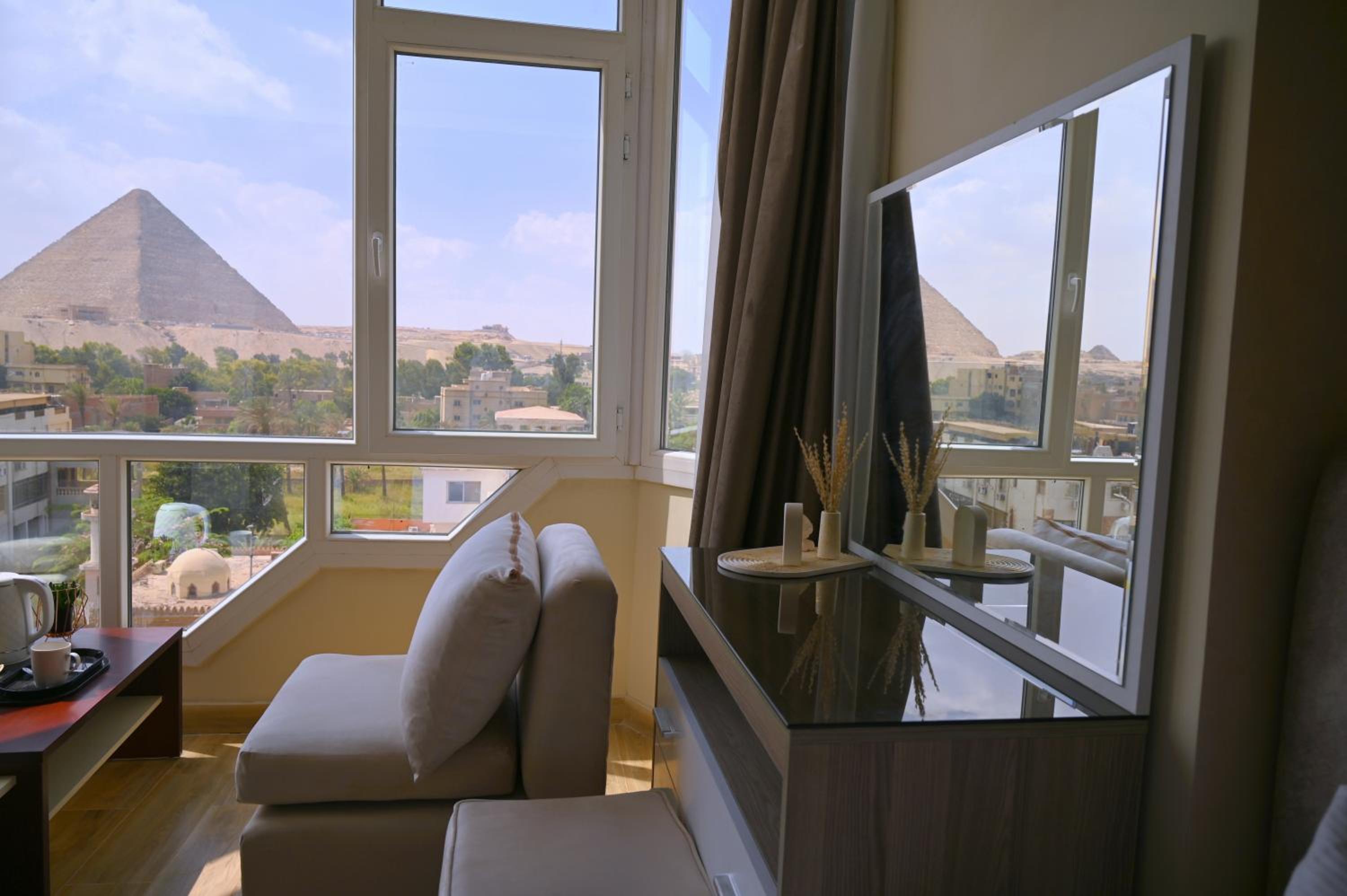 Pyramids Wonders Hotel