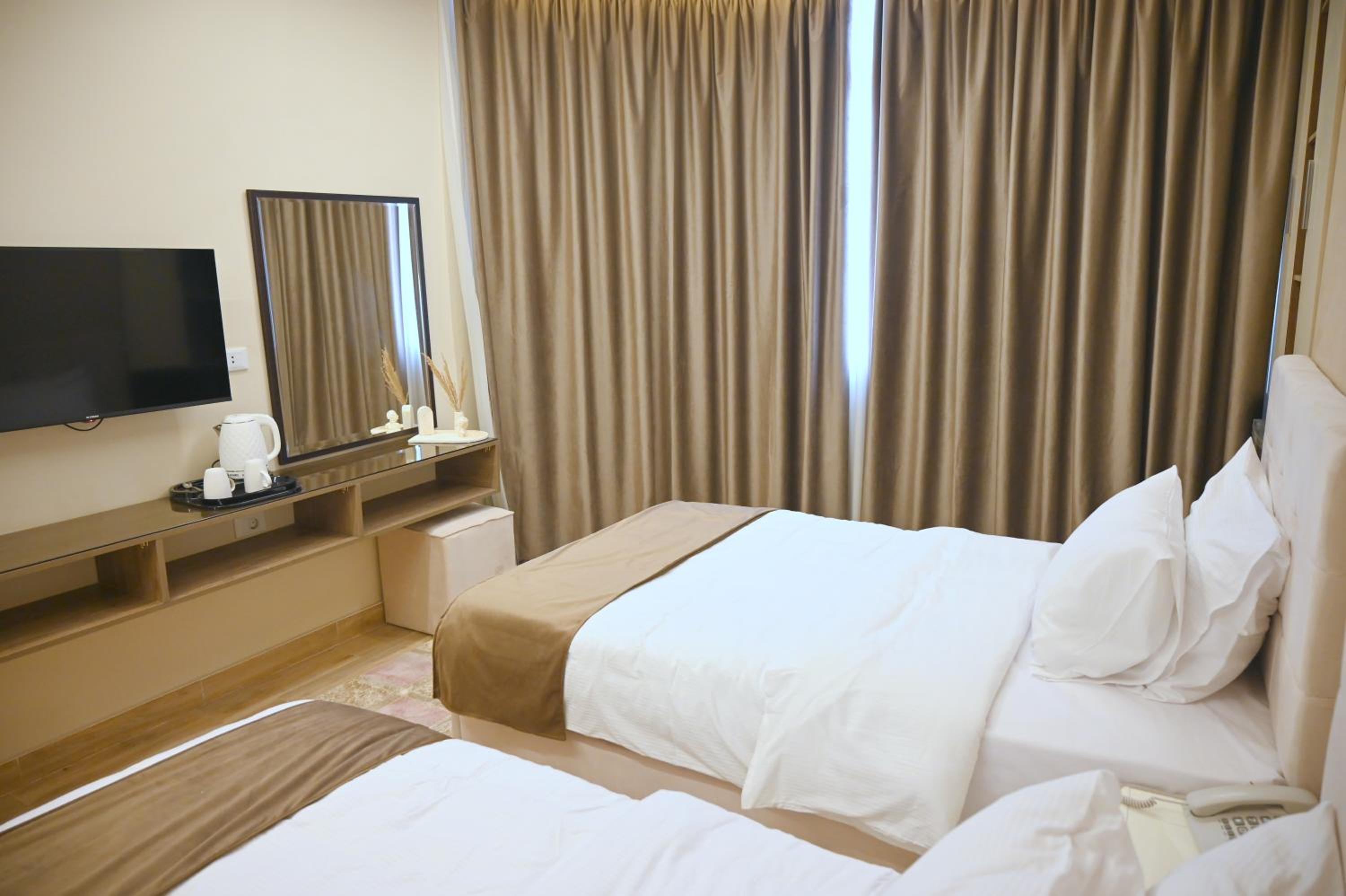 Pyramids Wonders Hotel