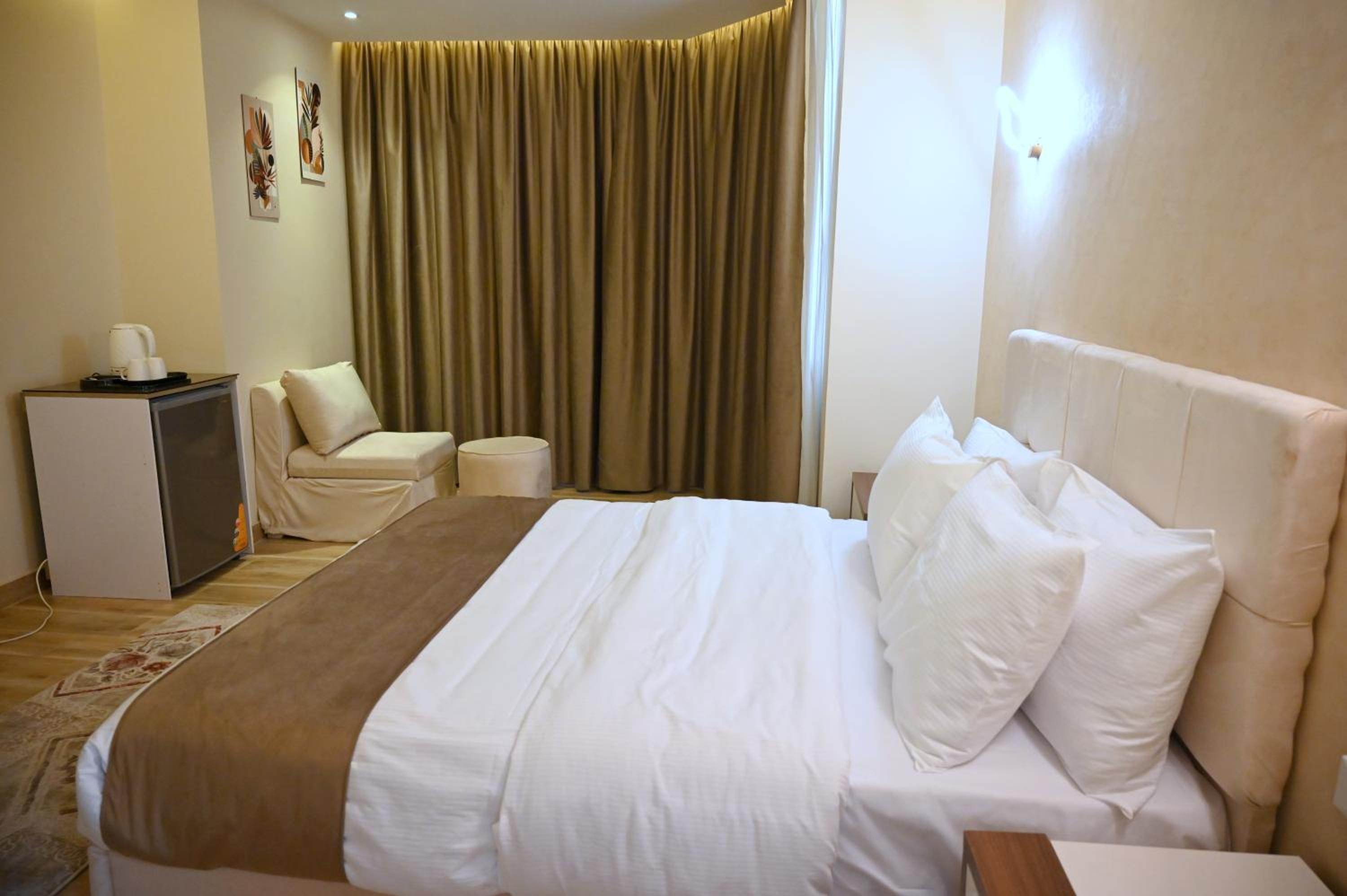Pyramids Wonders Hotel