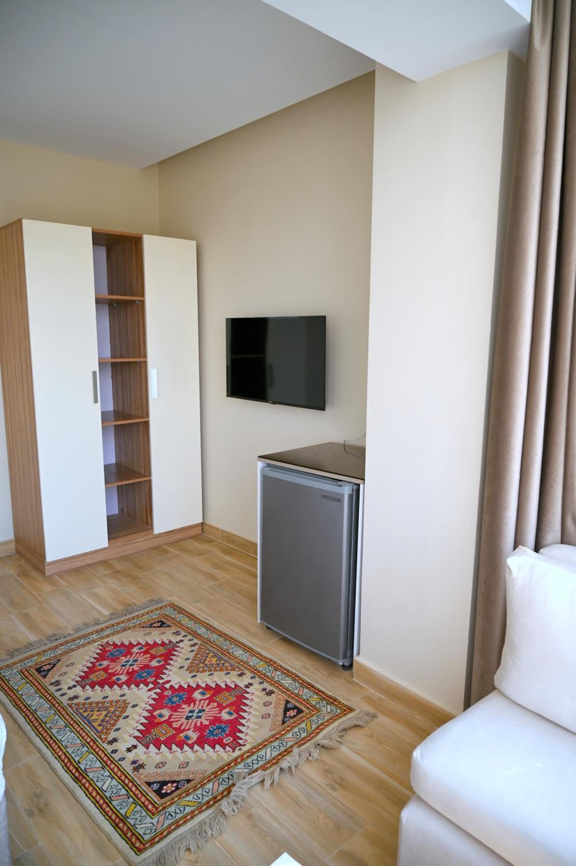 Pyramids Wonders Hotel