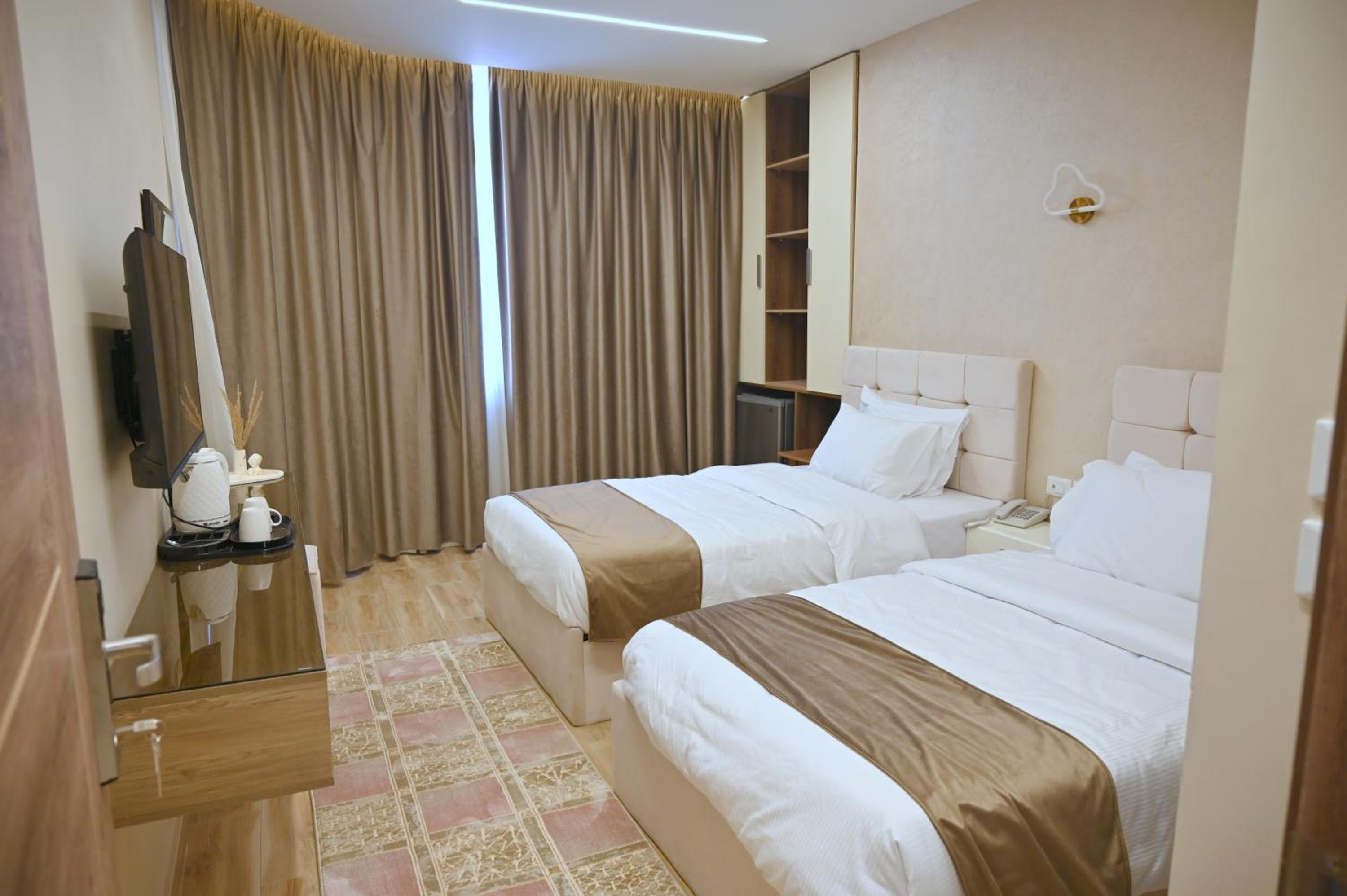 Pyramids Wonders Hotel