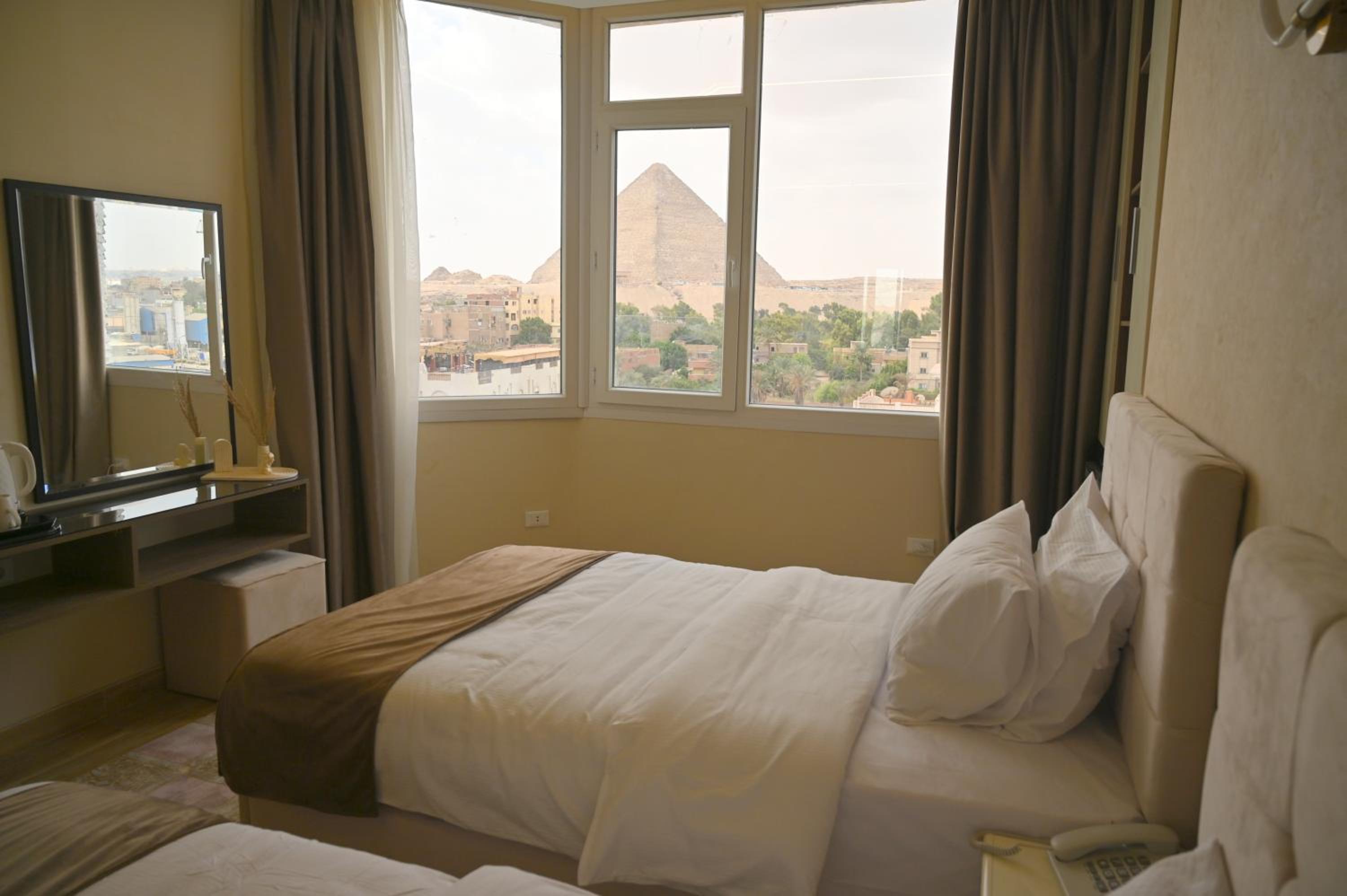 Pyramids Wonders Hotel