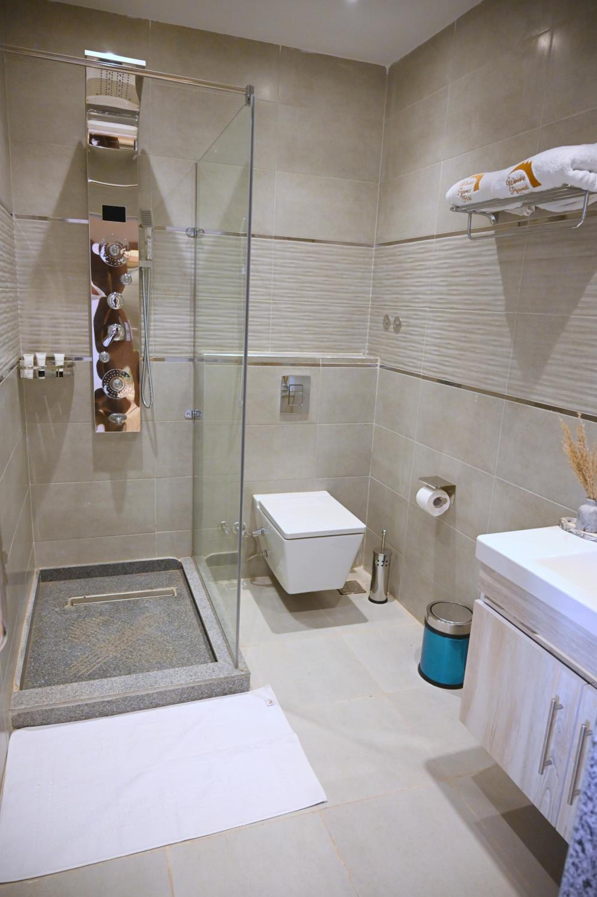 Pyramids Wonders Hotel