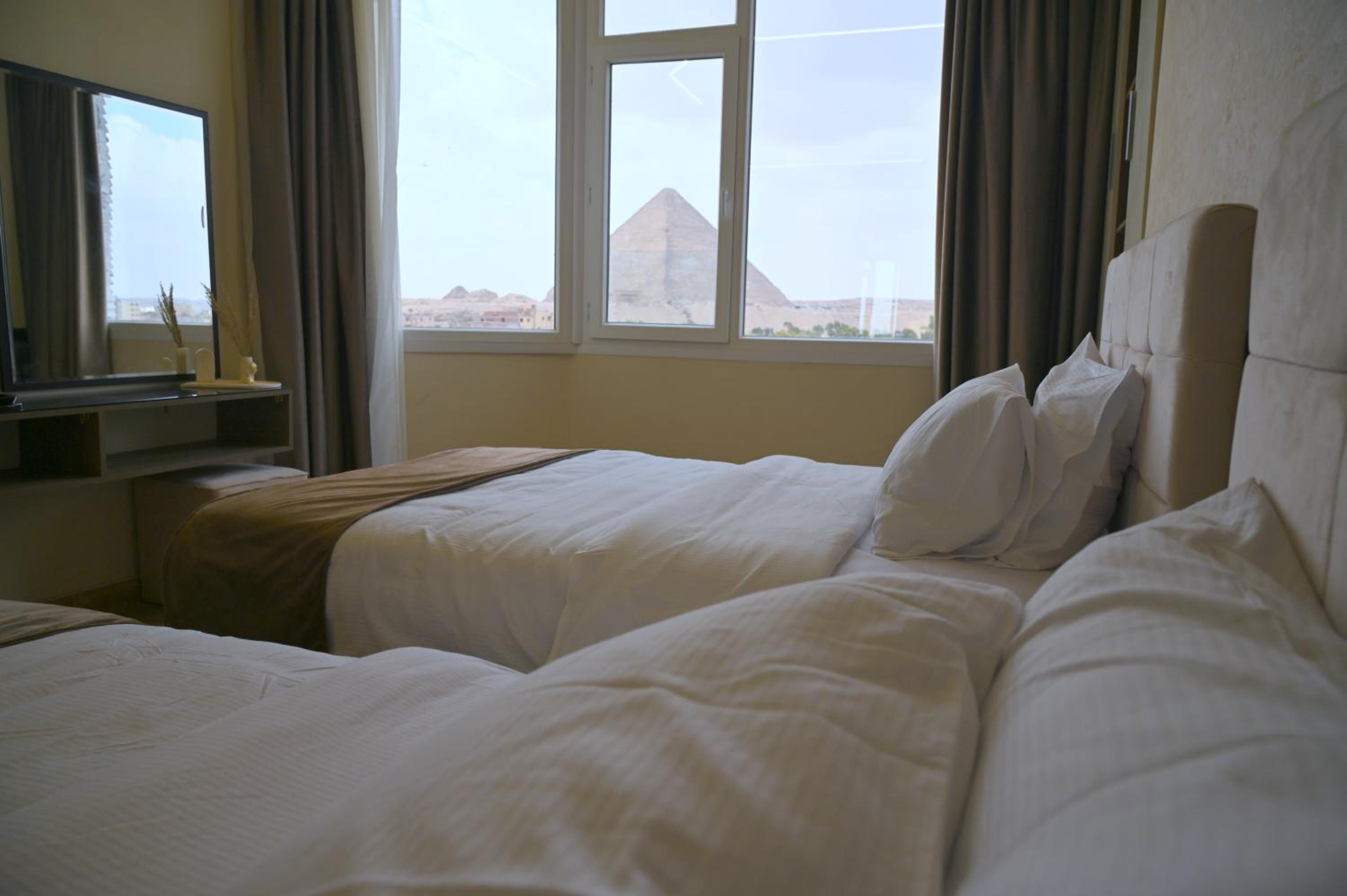 Pyramids Wonders Hotel