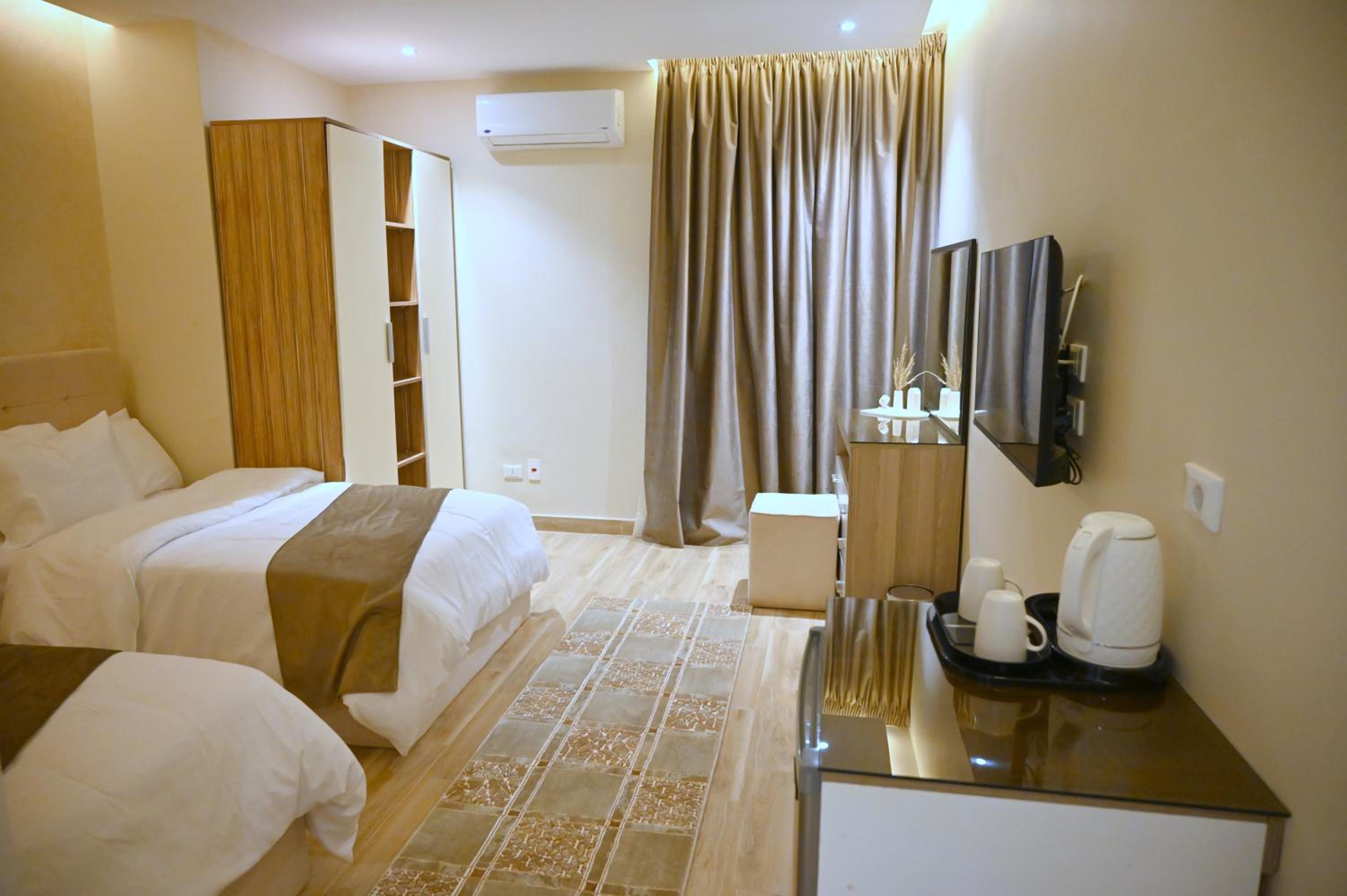 Pyramids Wonders Hotel