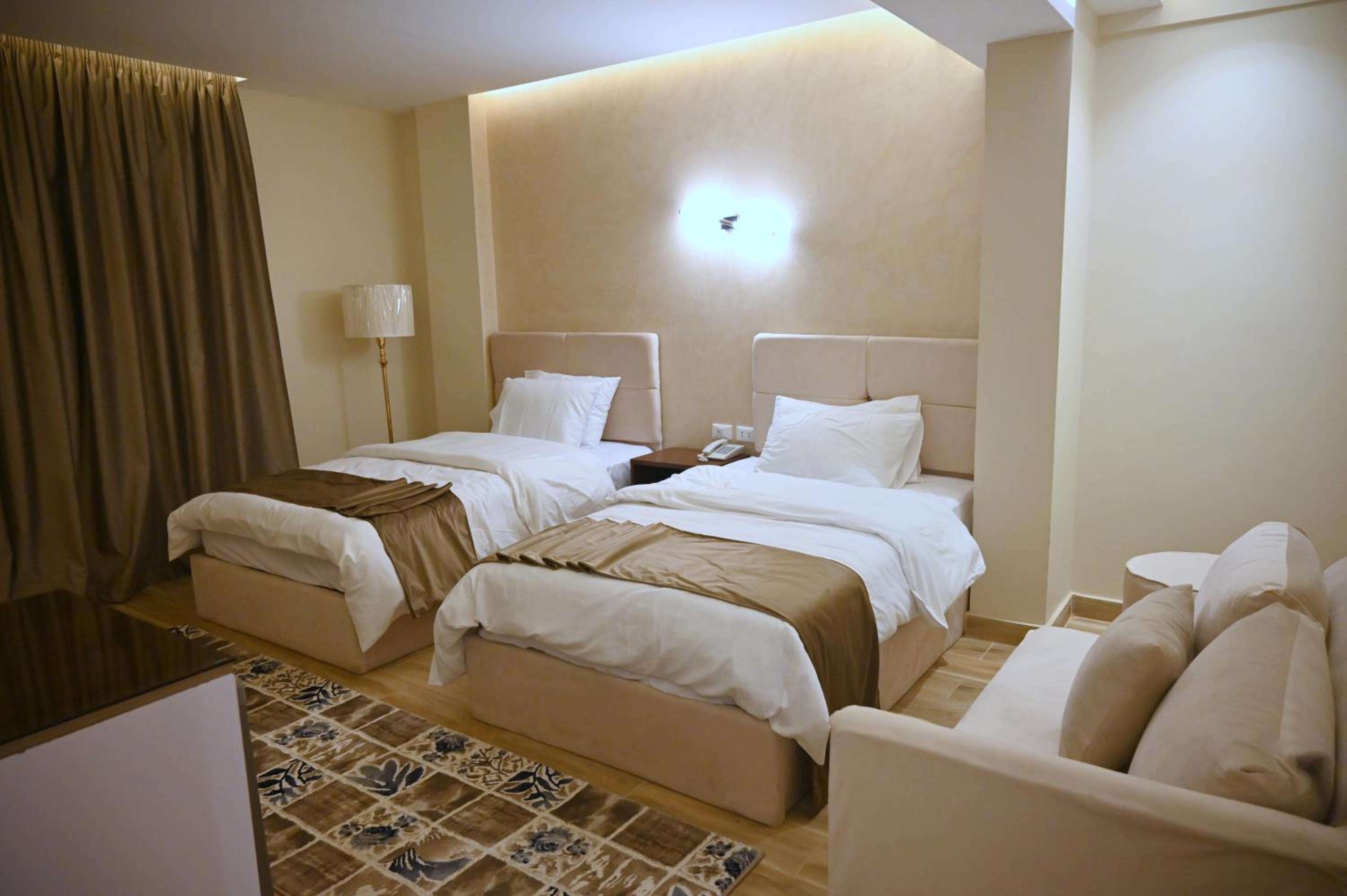 Pyramids Wonders Hotel
