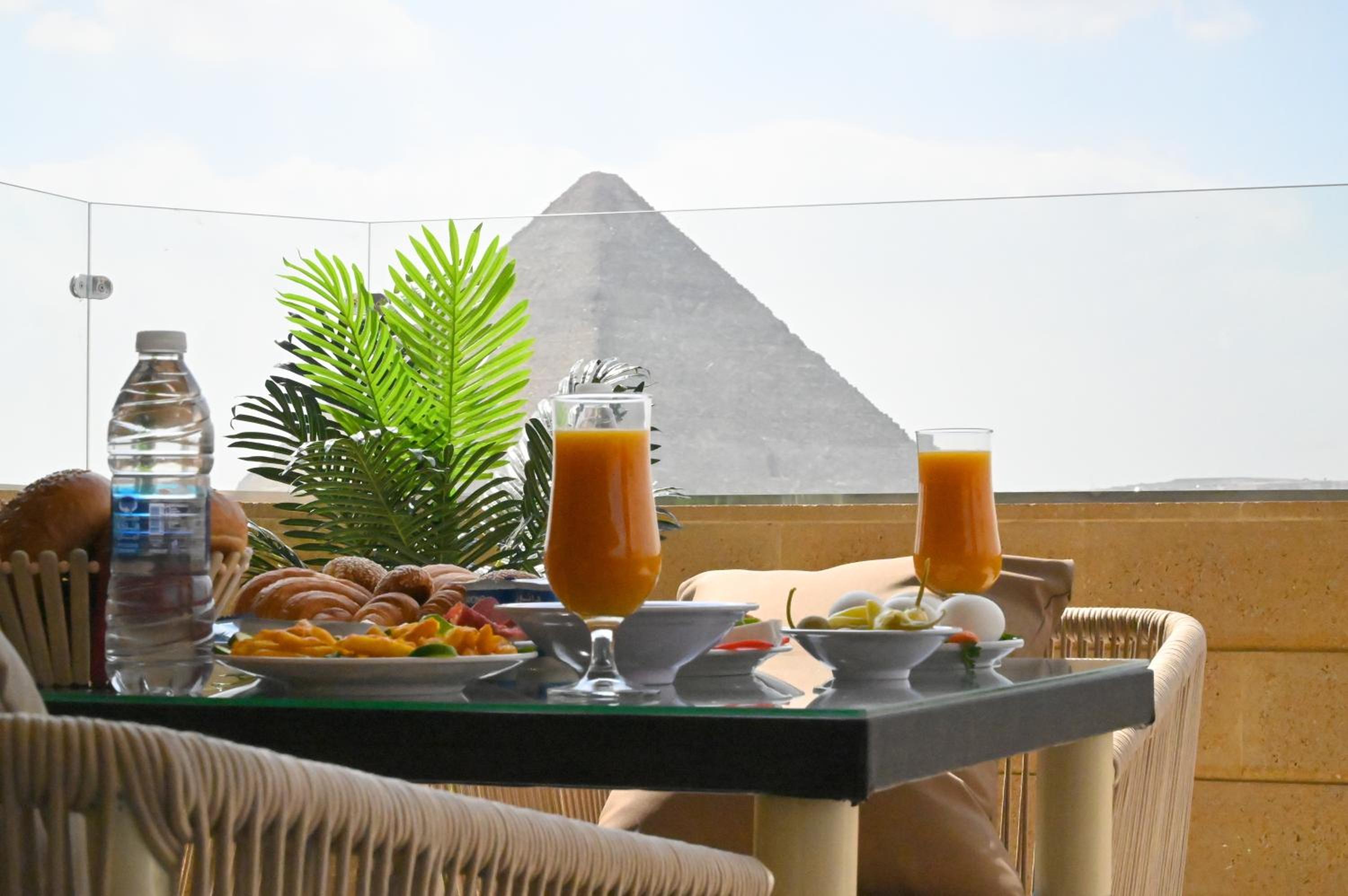 Pyramids Wonders Hotel