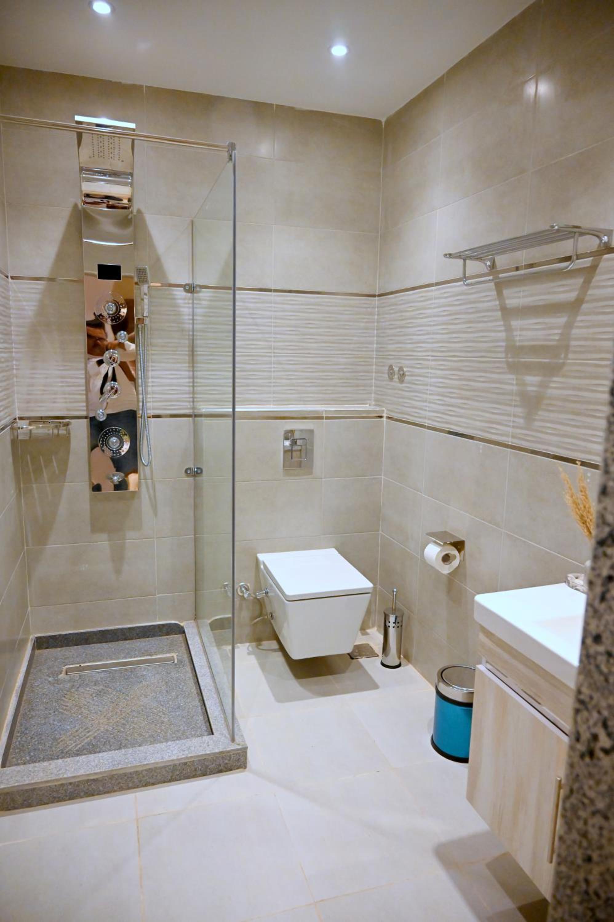 Pyramids Wonders Hotel