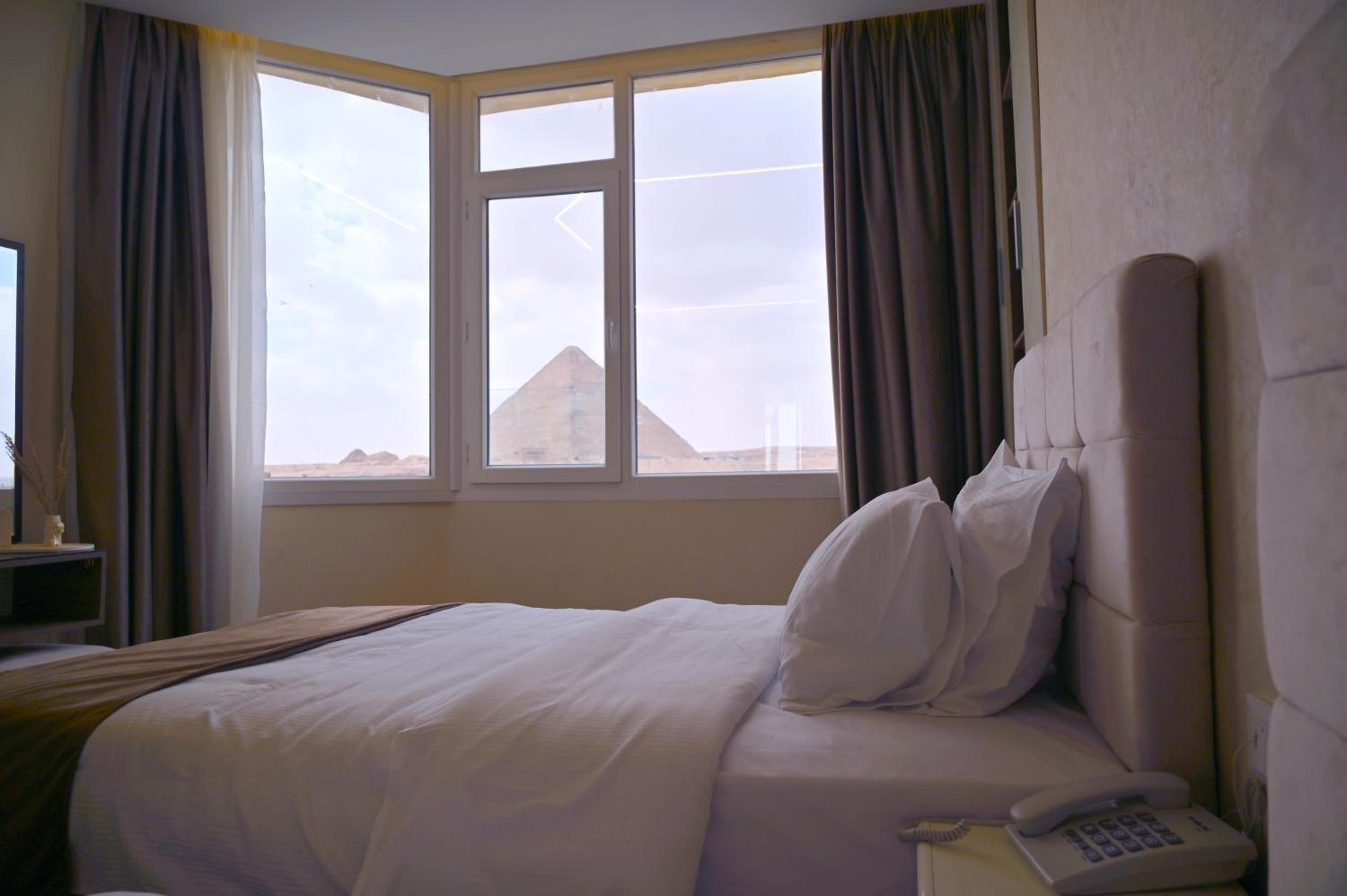 Pyramids Wonders Hotel