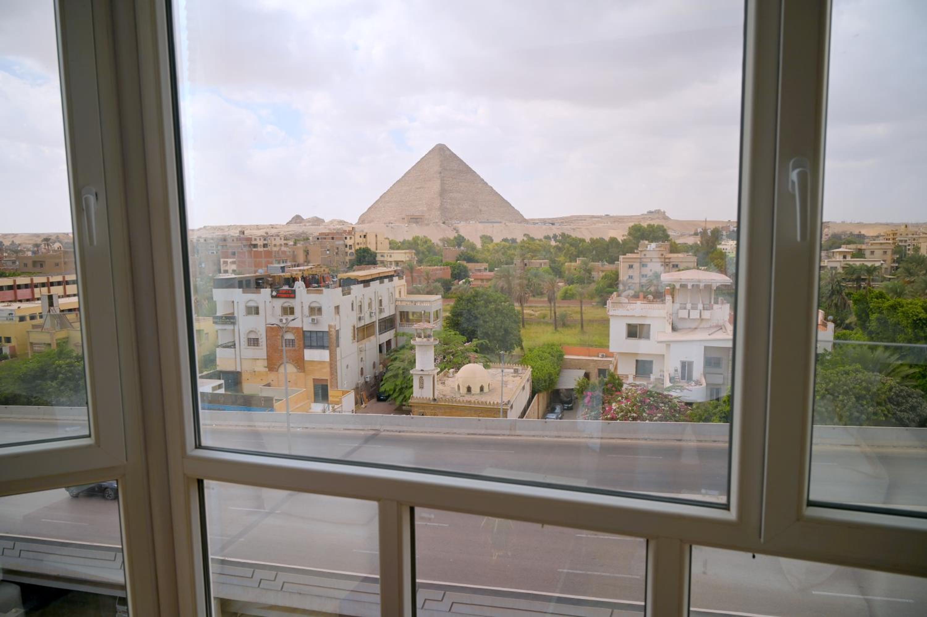 Pyramids Wonders Hotel
