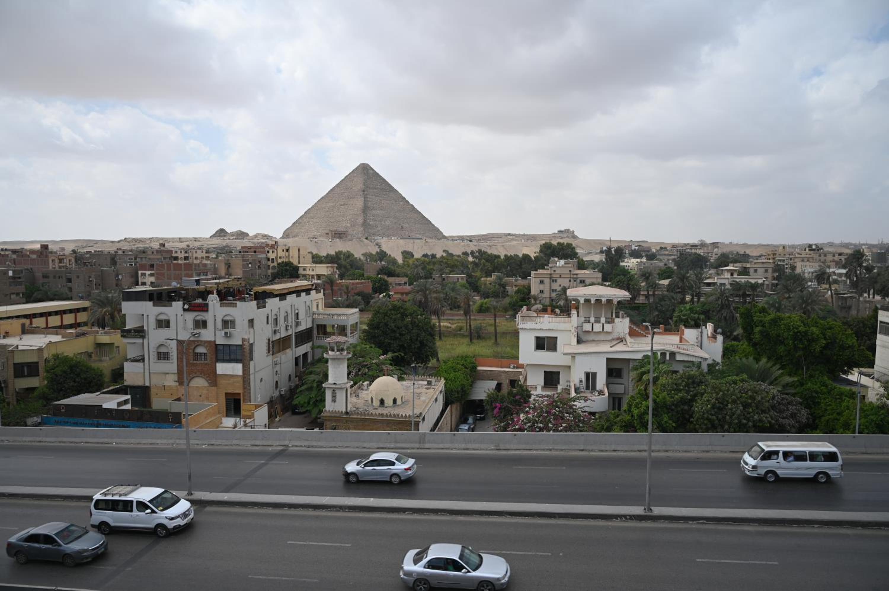 Pyramids Wonders Hotel