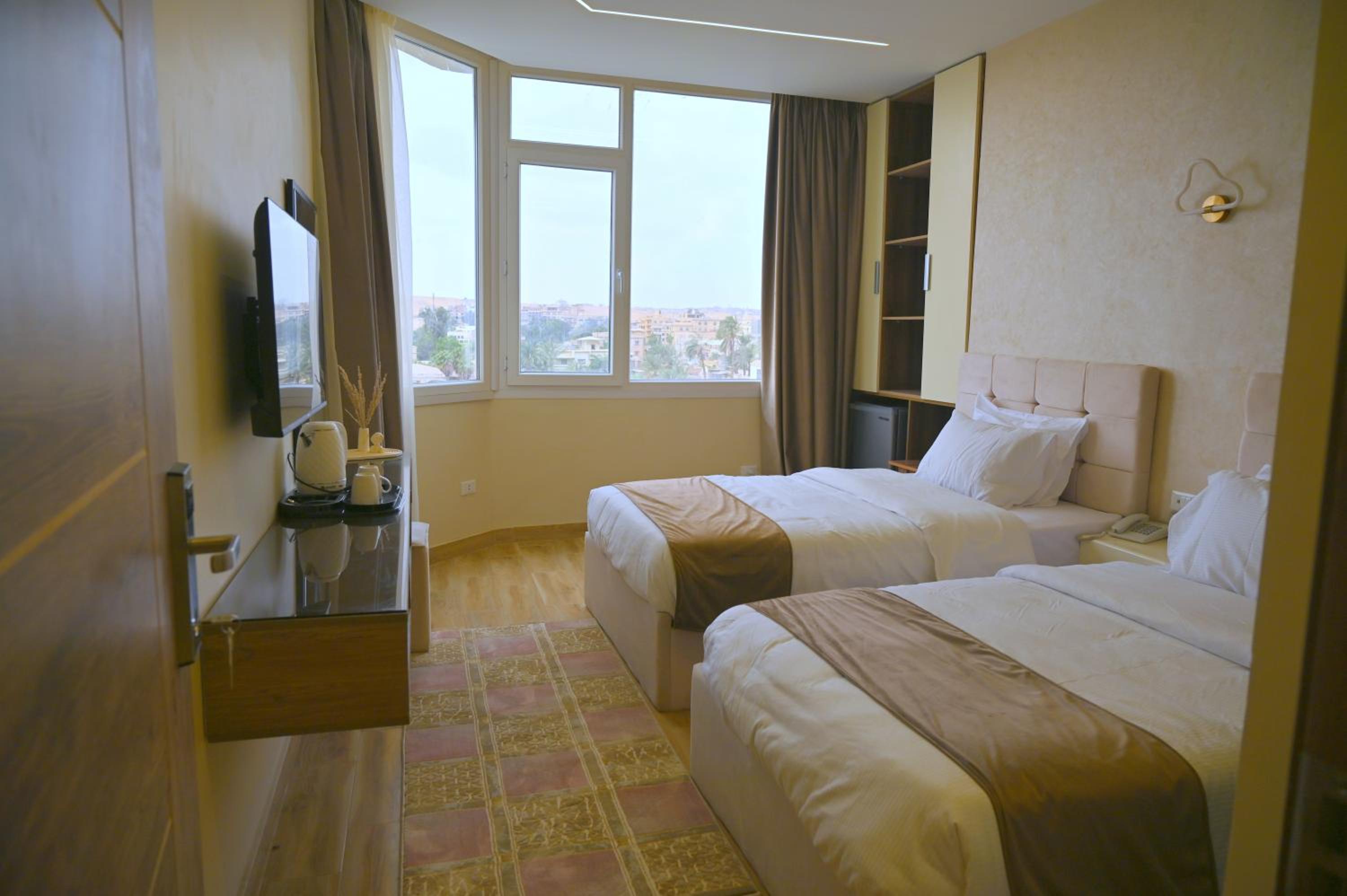 Pyramids Wonders Hotel
