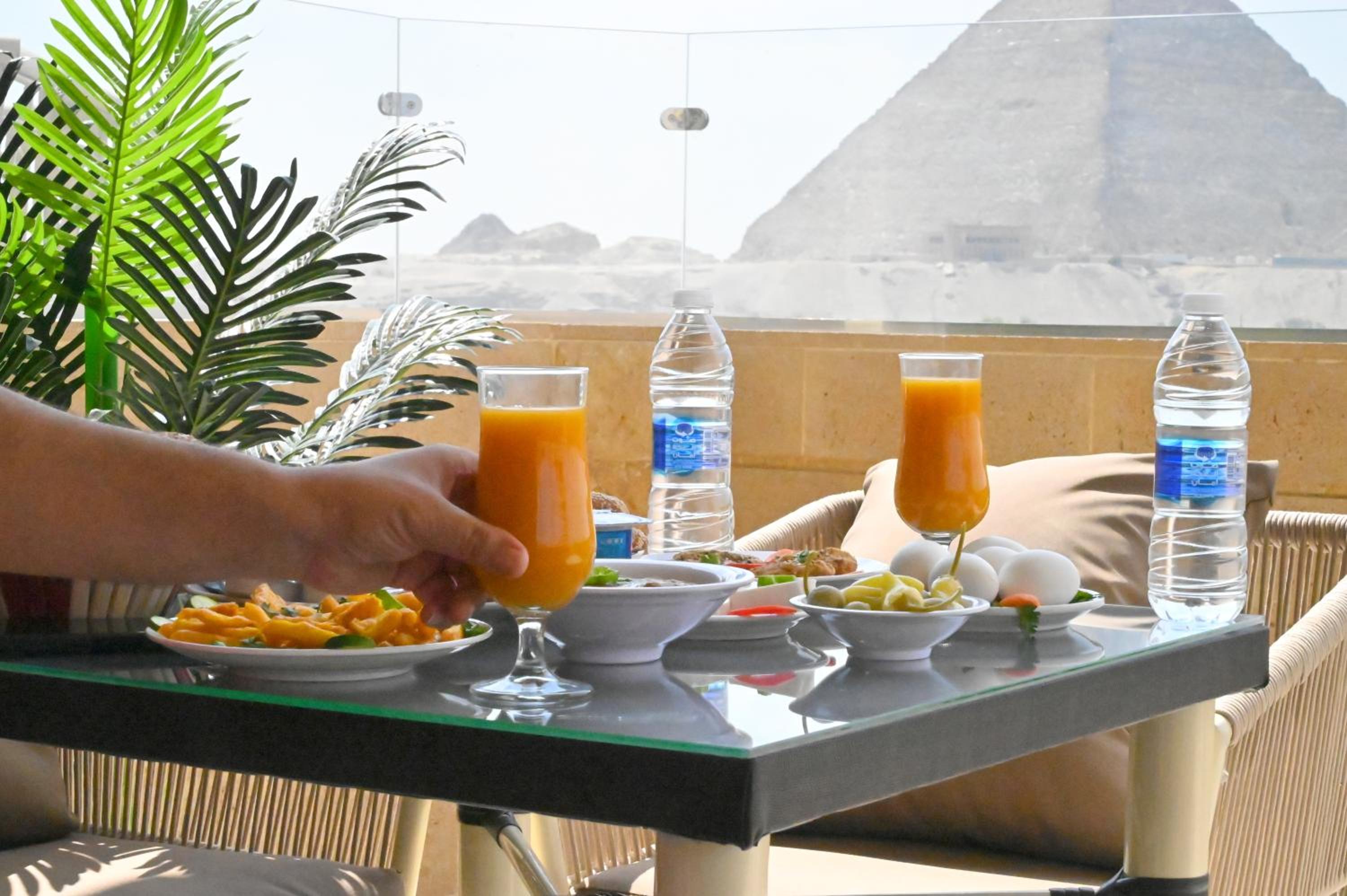 Pyramids Wonders Hotel