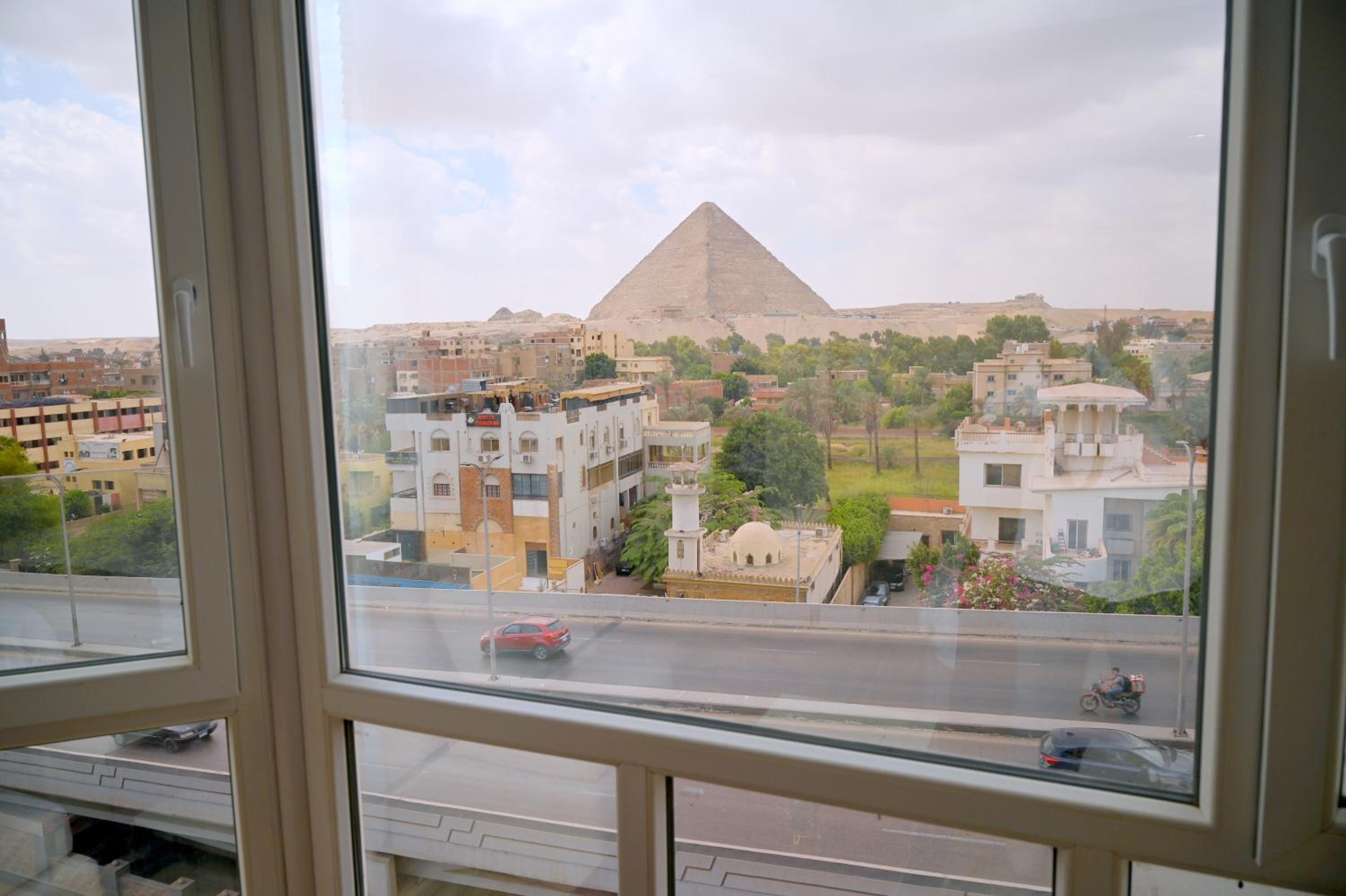 Pyramids Wonders Hotel