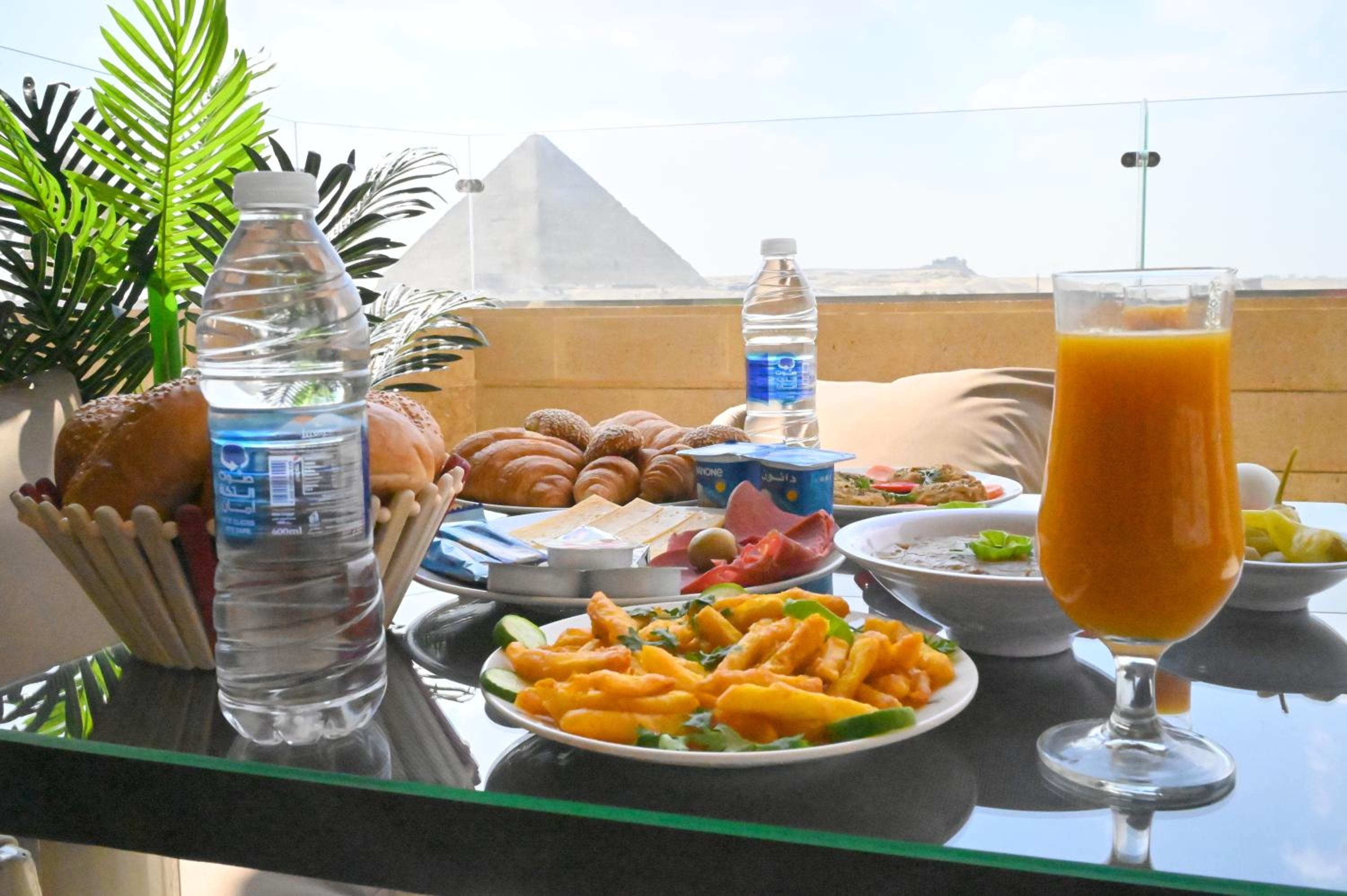 Pyramids Wonders Hotel