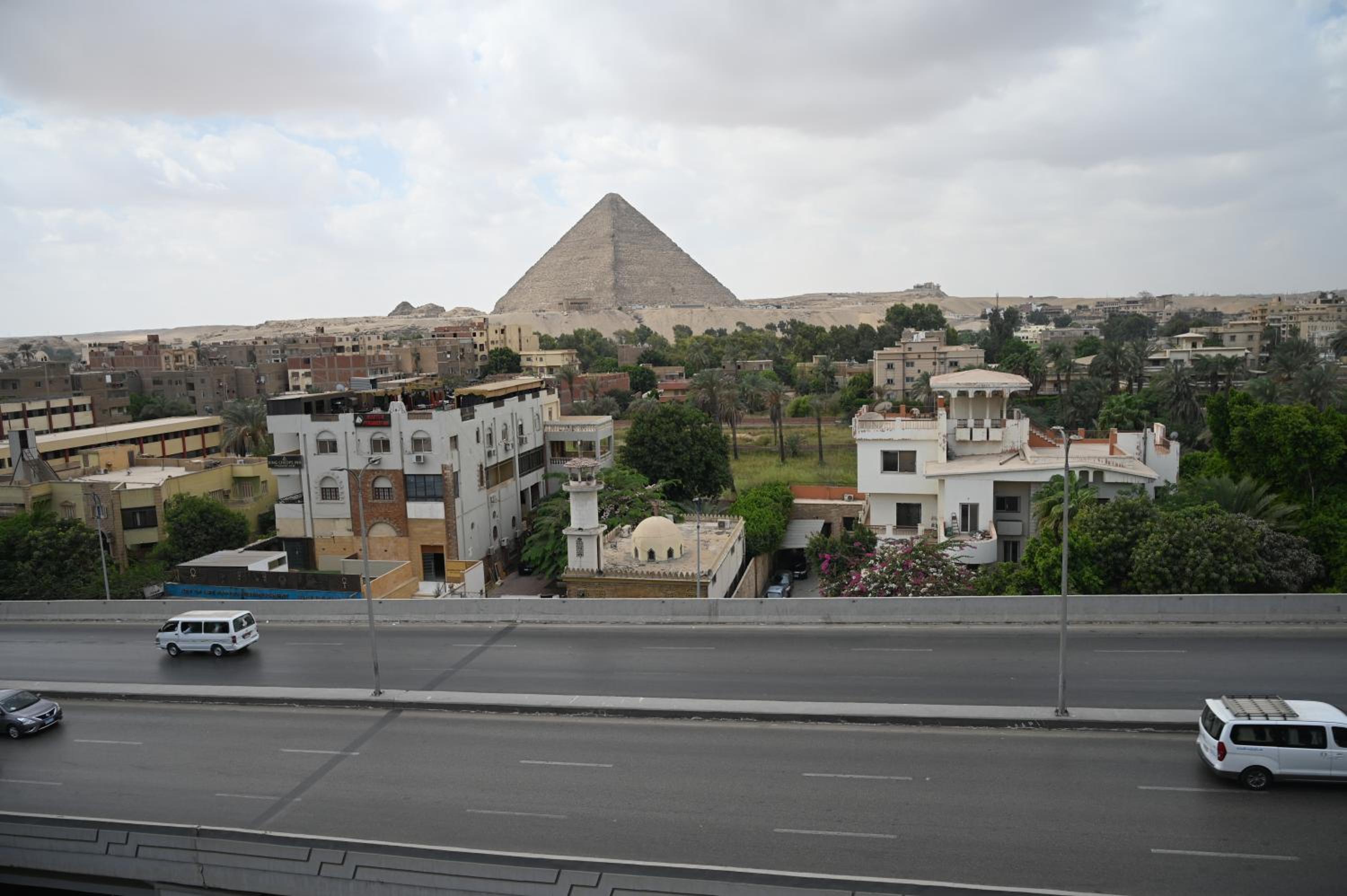Pyramids Wonders Hotel