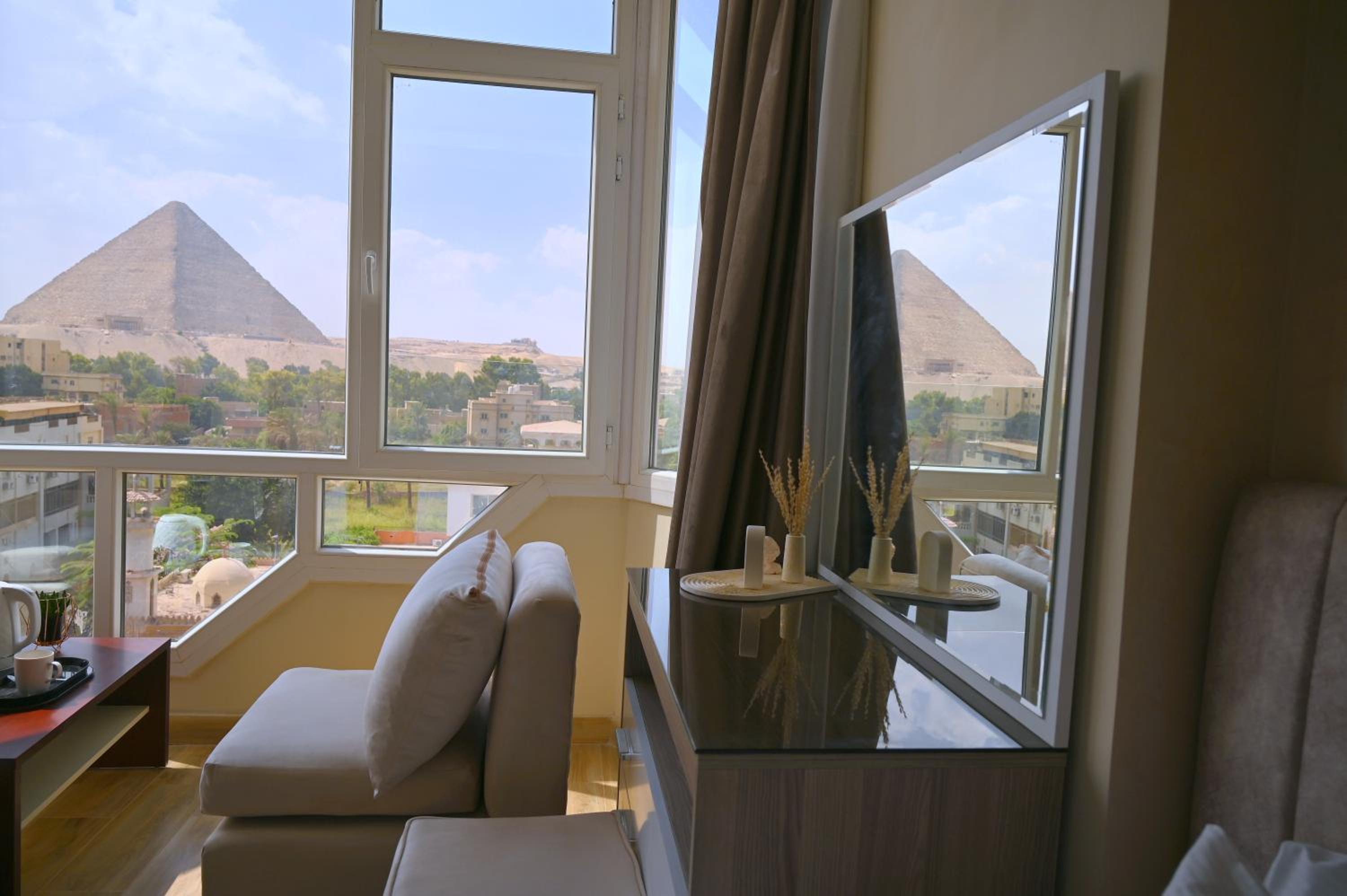 Pyramids Wonders Hotel