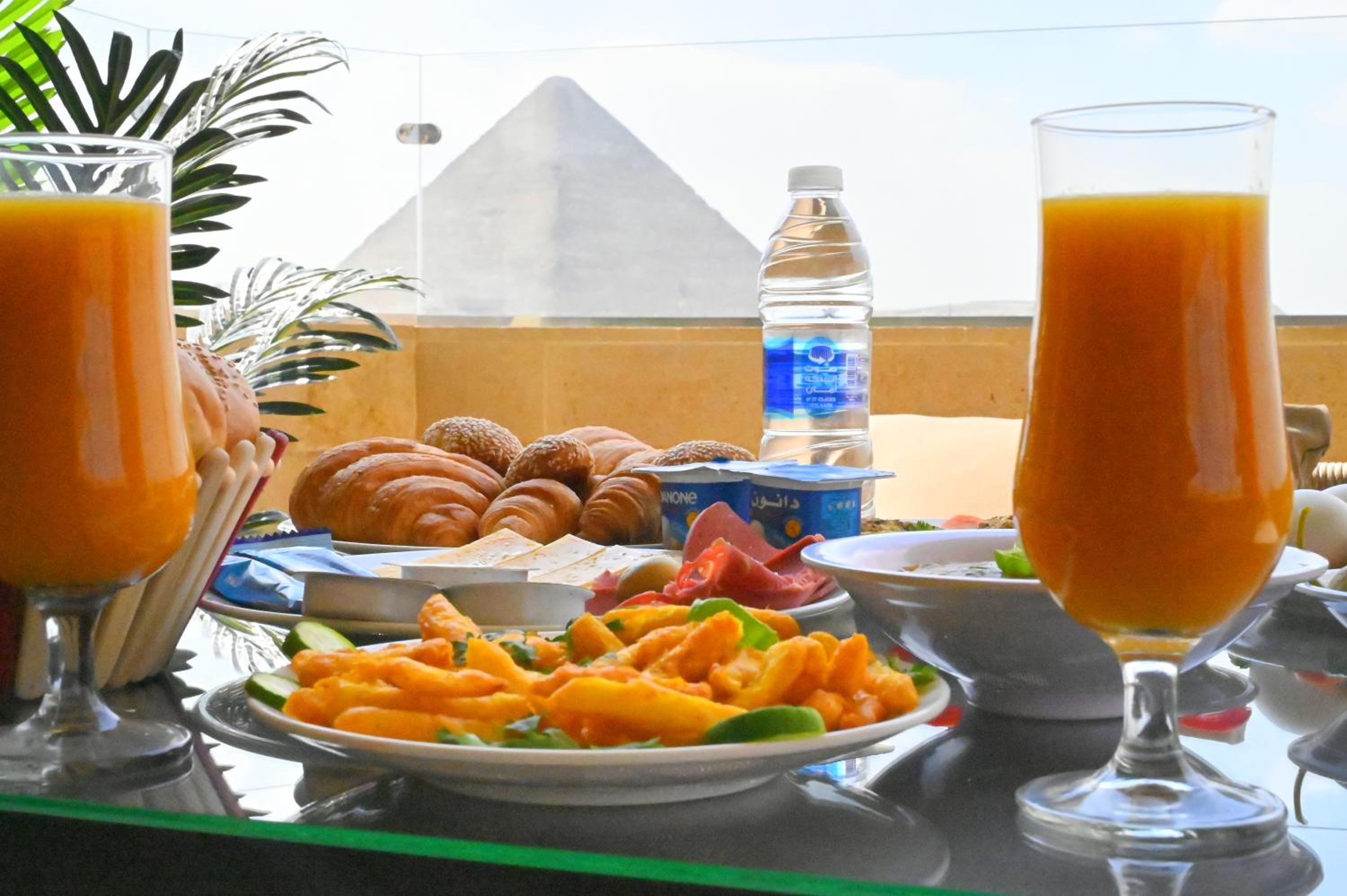 Pyramids Wonders Hotel