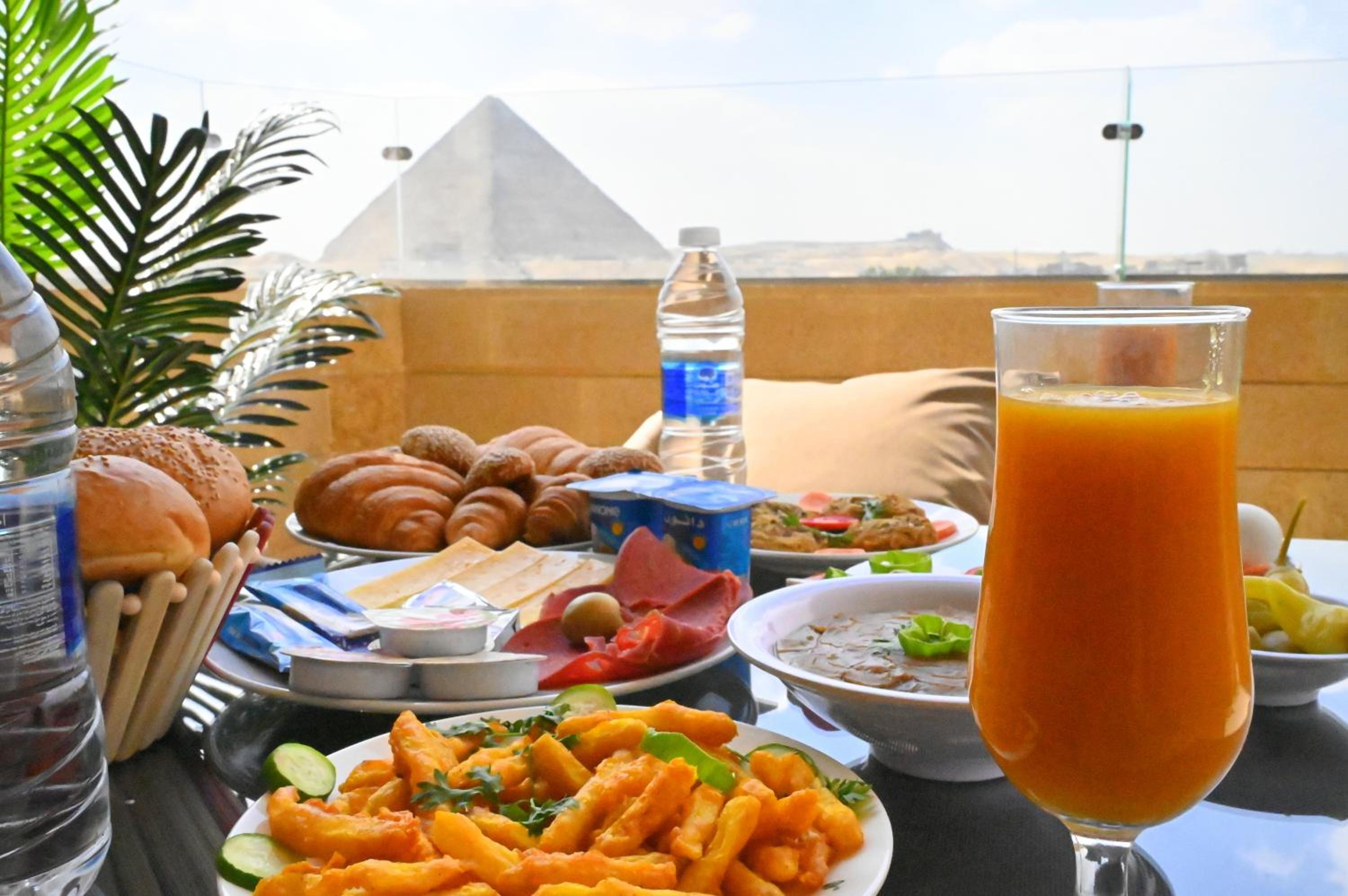 Pyramids Wonders Hotel