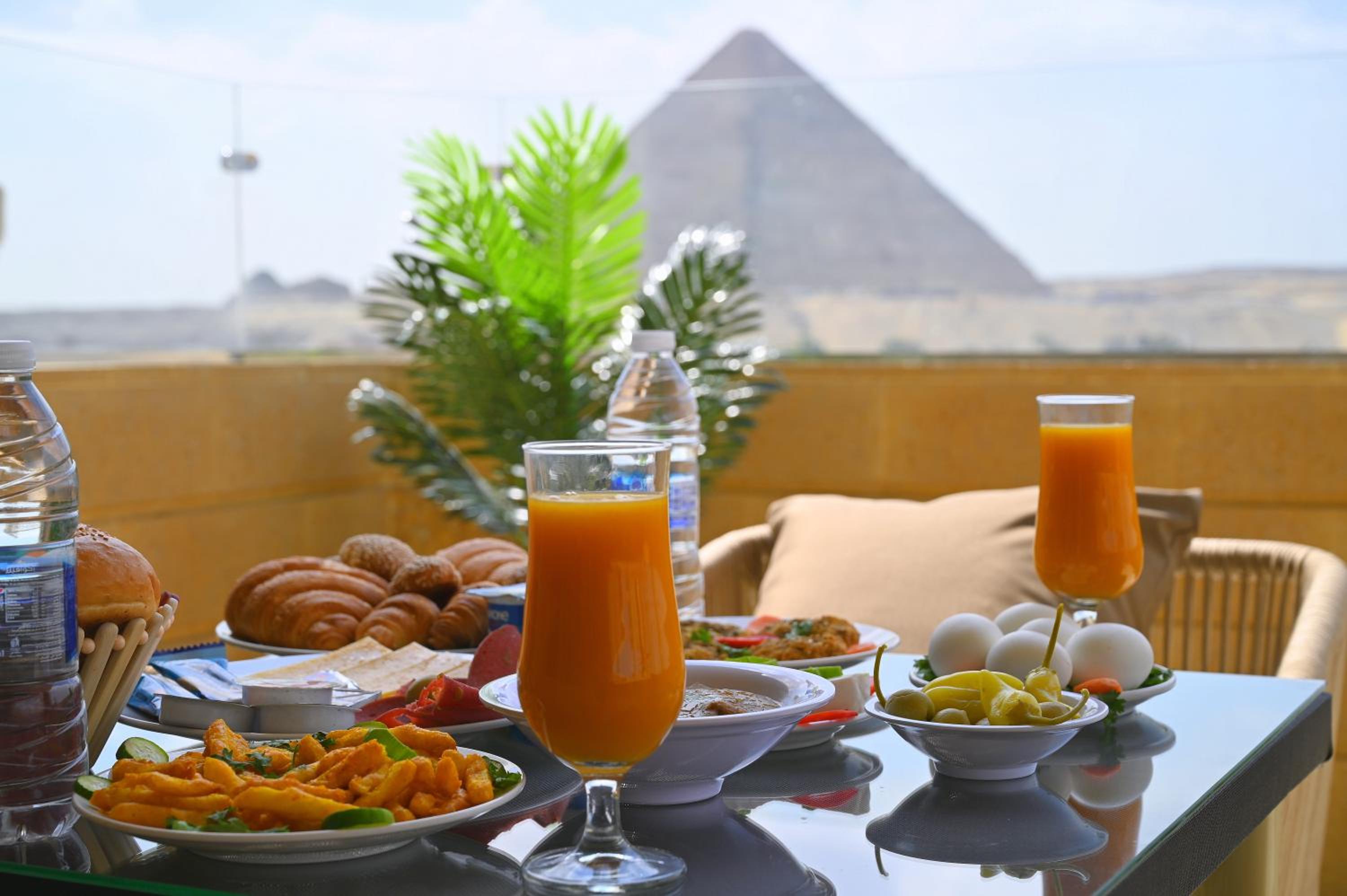 Pyramids Wonders Hotel