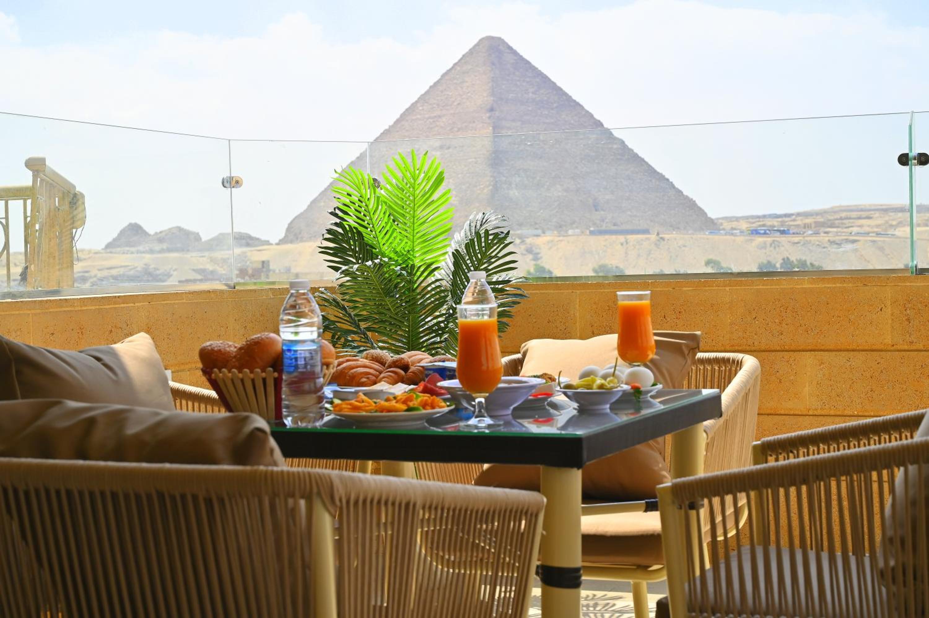 Pyramids Wonders Hotel