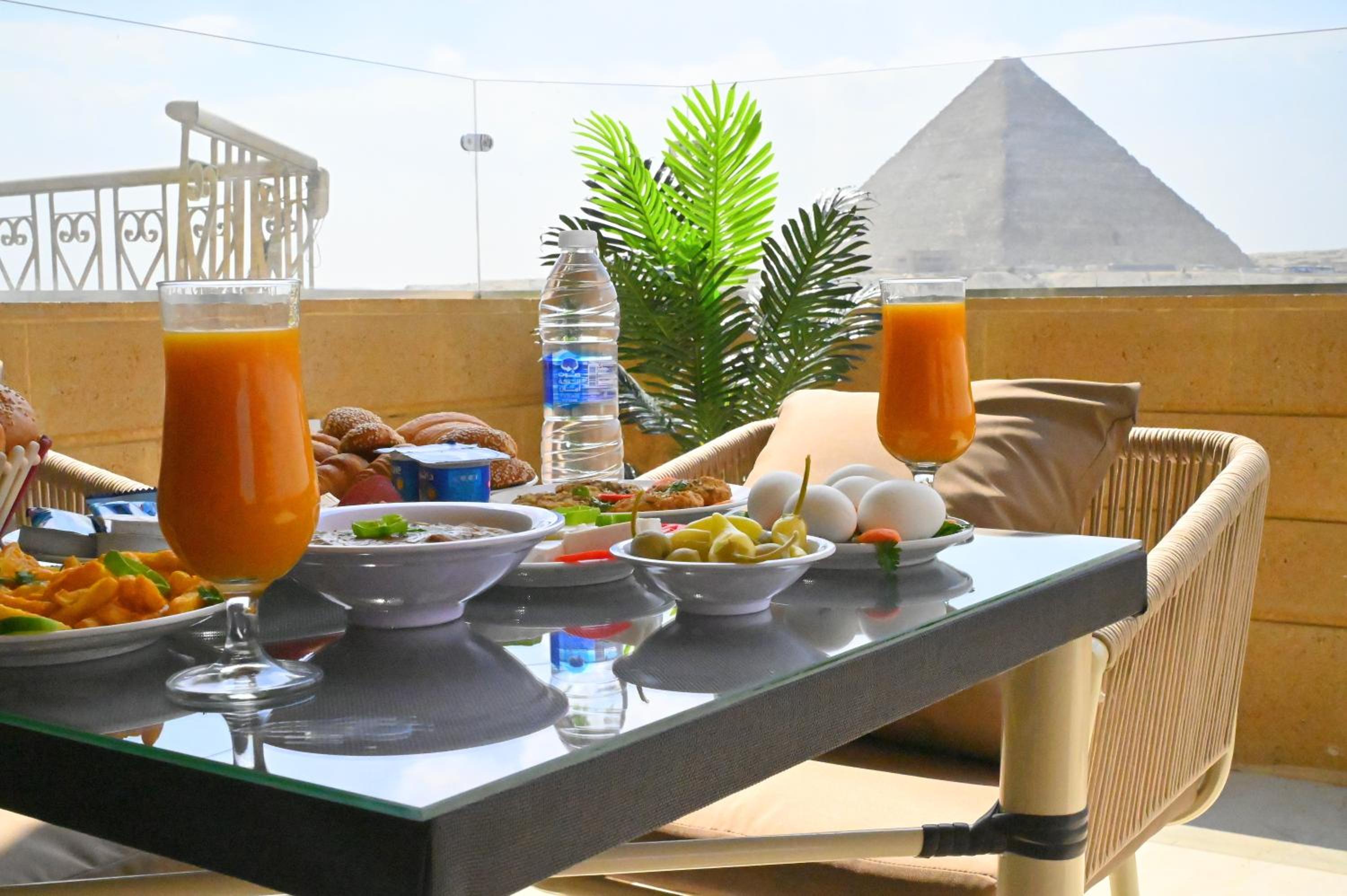 Pyramids Wonders Hotel