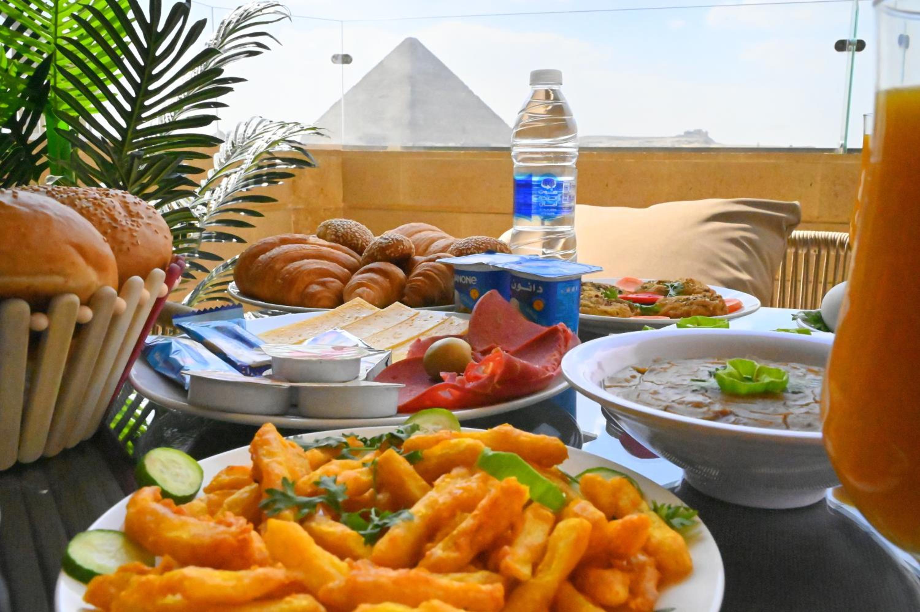 Pyramids Wonders Hotel