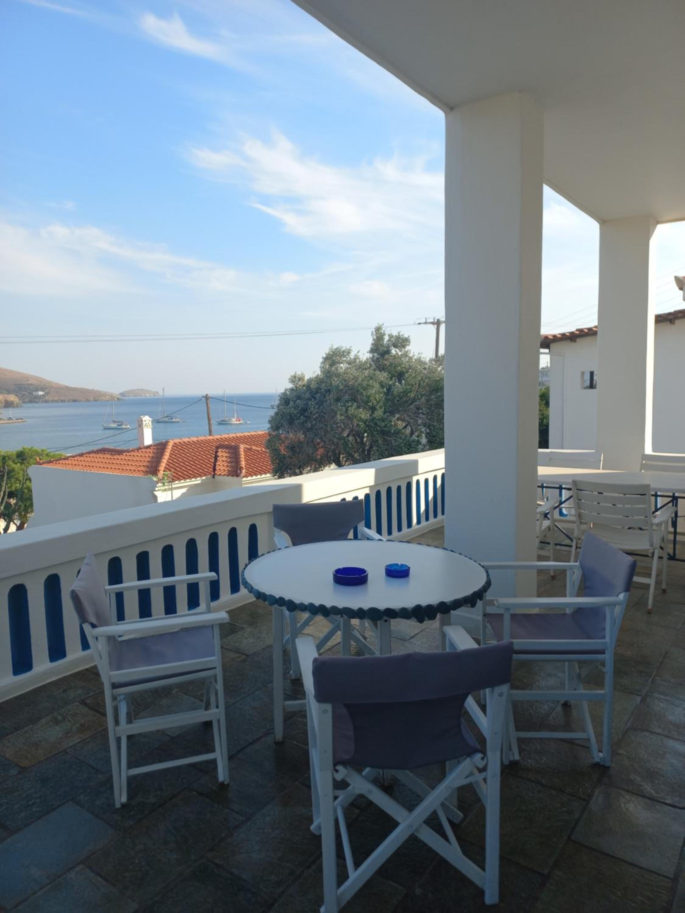 Lilian 1 en Batsi — balance & terrace