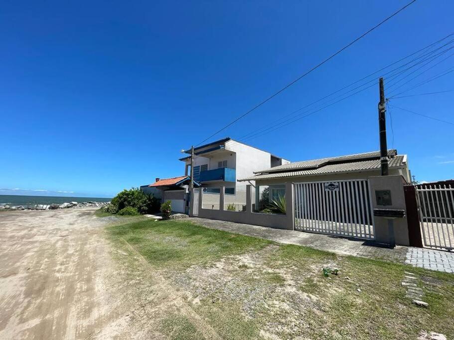 Casa frente Mar com Piscina!