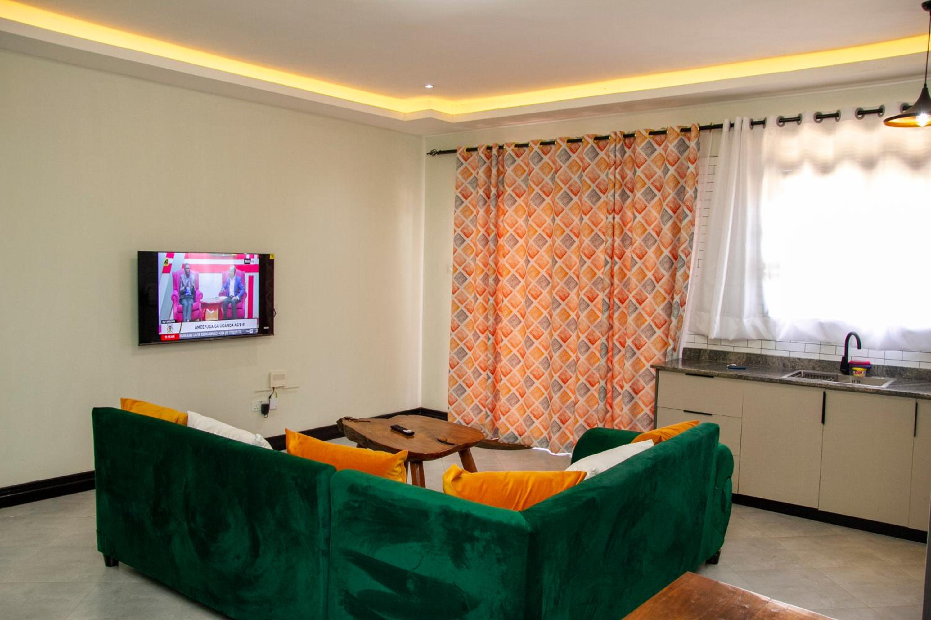 Luxury Lakeview flat 8 mins from Speke Resort view 2