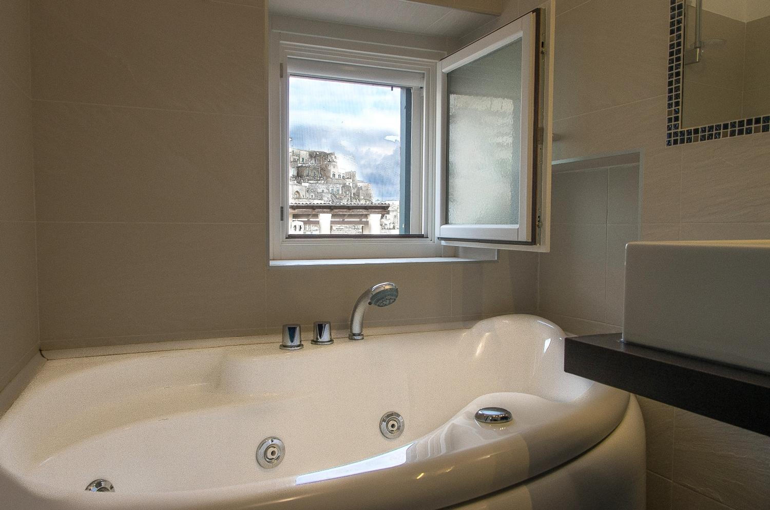 La Scala Suite en Matera — bathroom