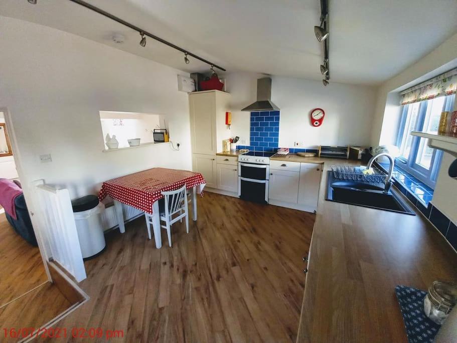 Golden Square Holiday Cottage