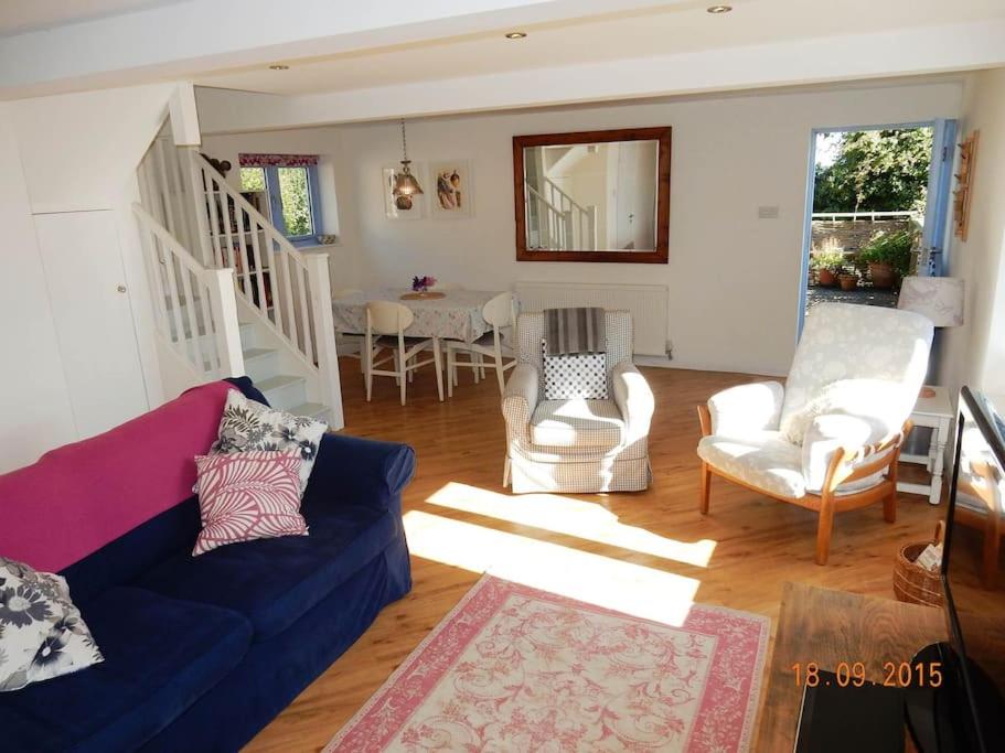 Golden Square Holiday Cottage
