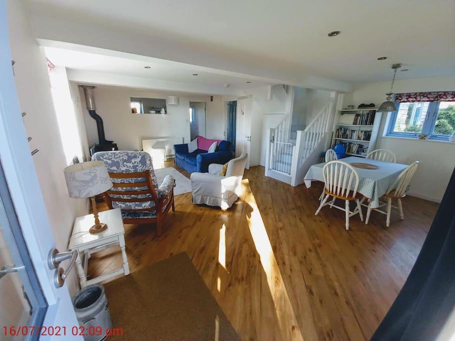 Golden Square Holiday Cottage