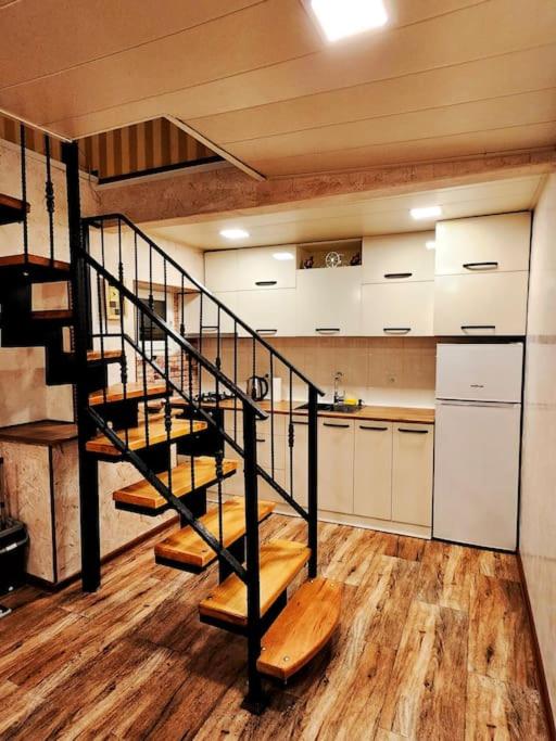 Perfect Location 2 floor private home