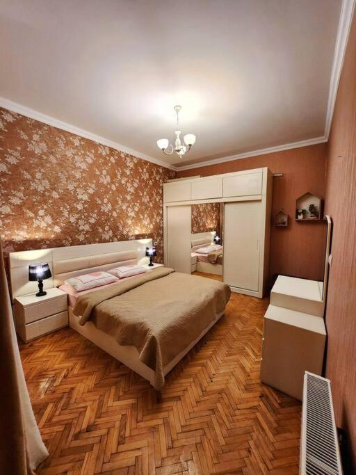Perfect Location 2 floor private home