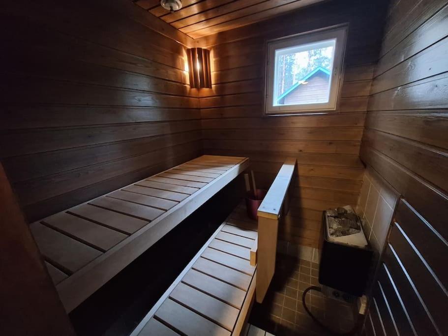 Kotoisa hirsihuvila Ylläksellä