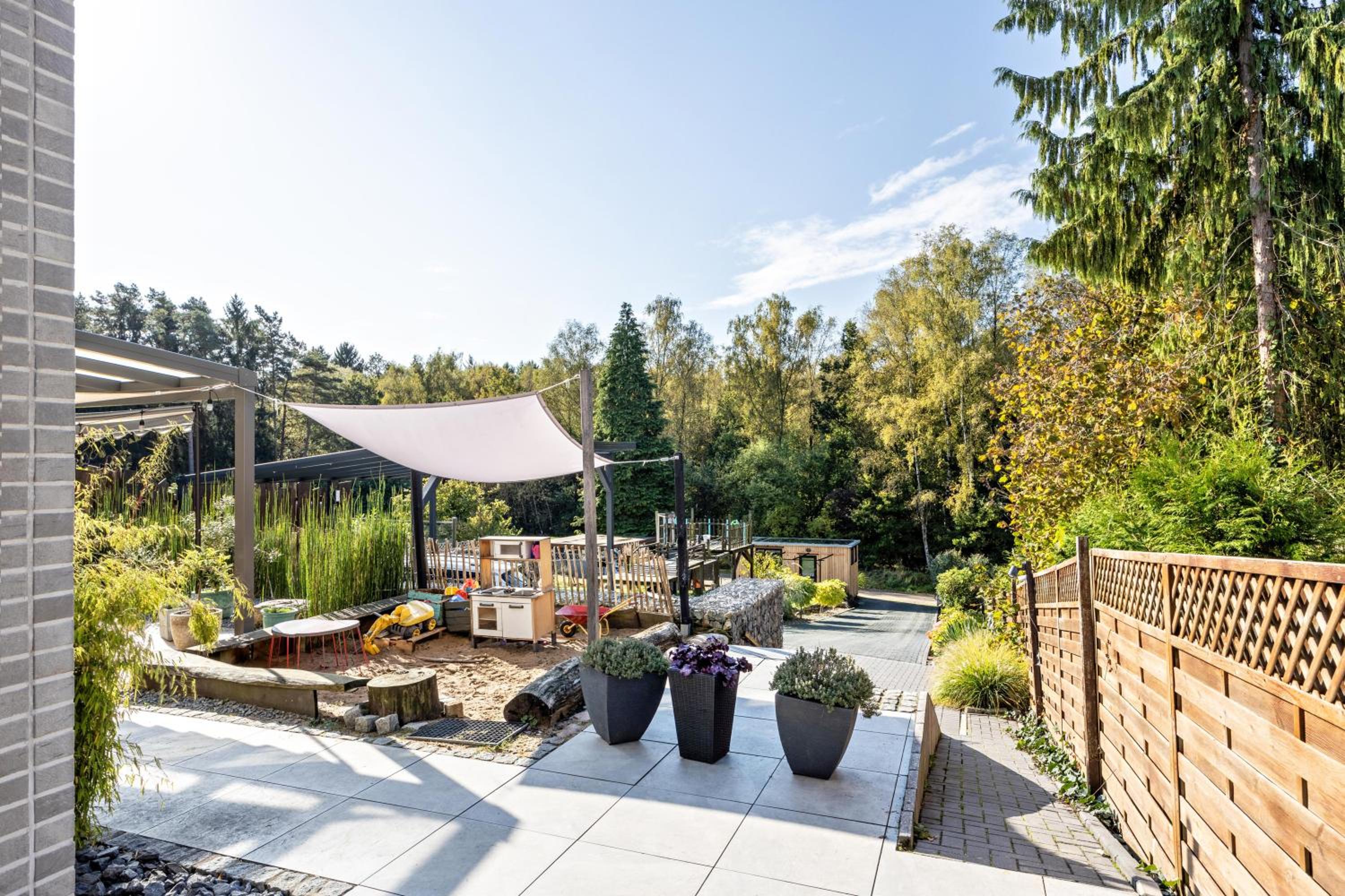 Architektenhaus mit Pool am Wald - Property Image 23