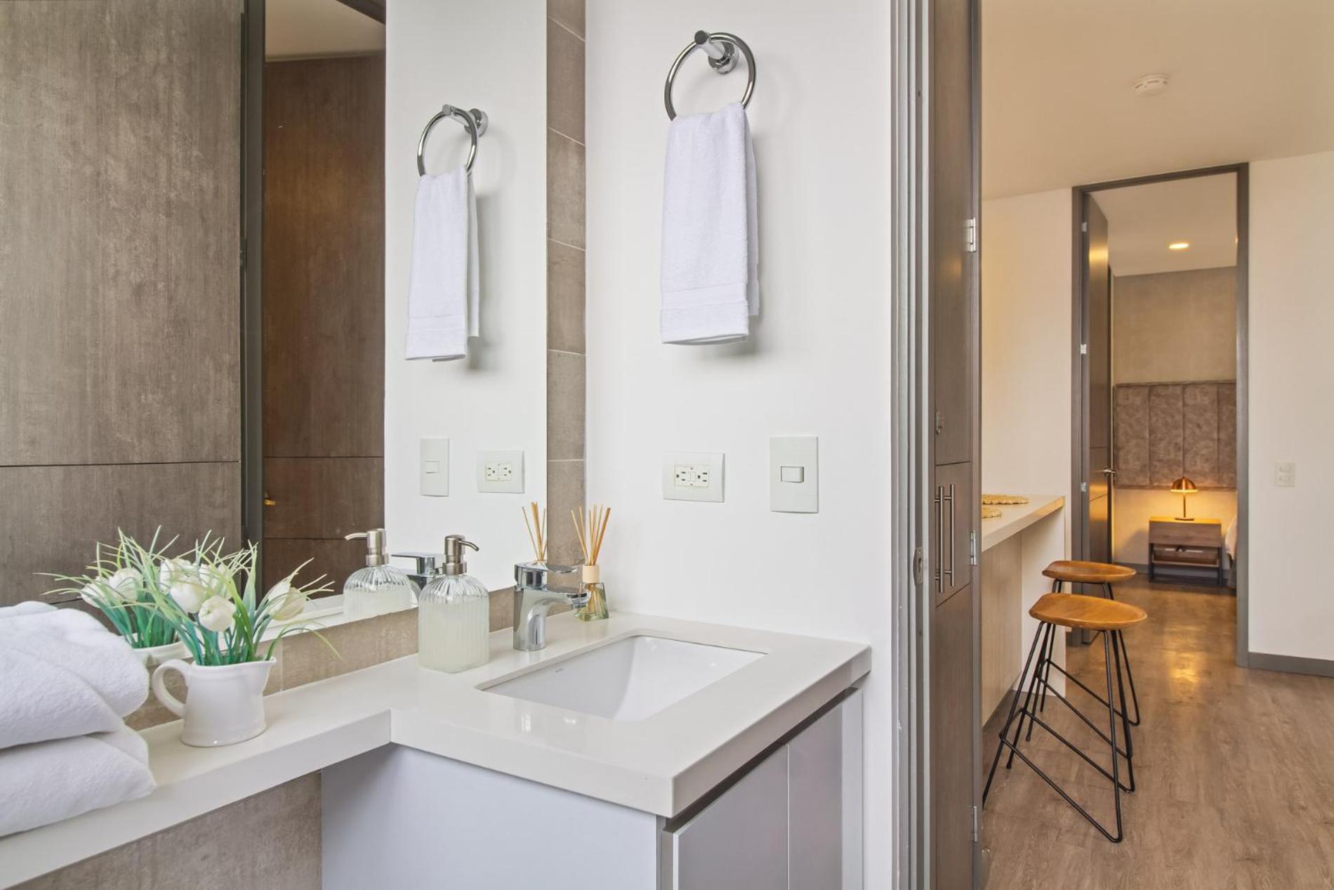 2 Bdr Suite W2 AC Poblado, Medellin