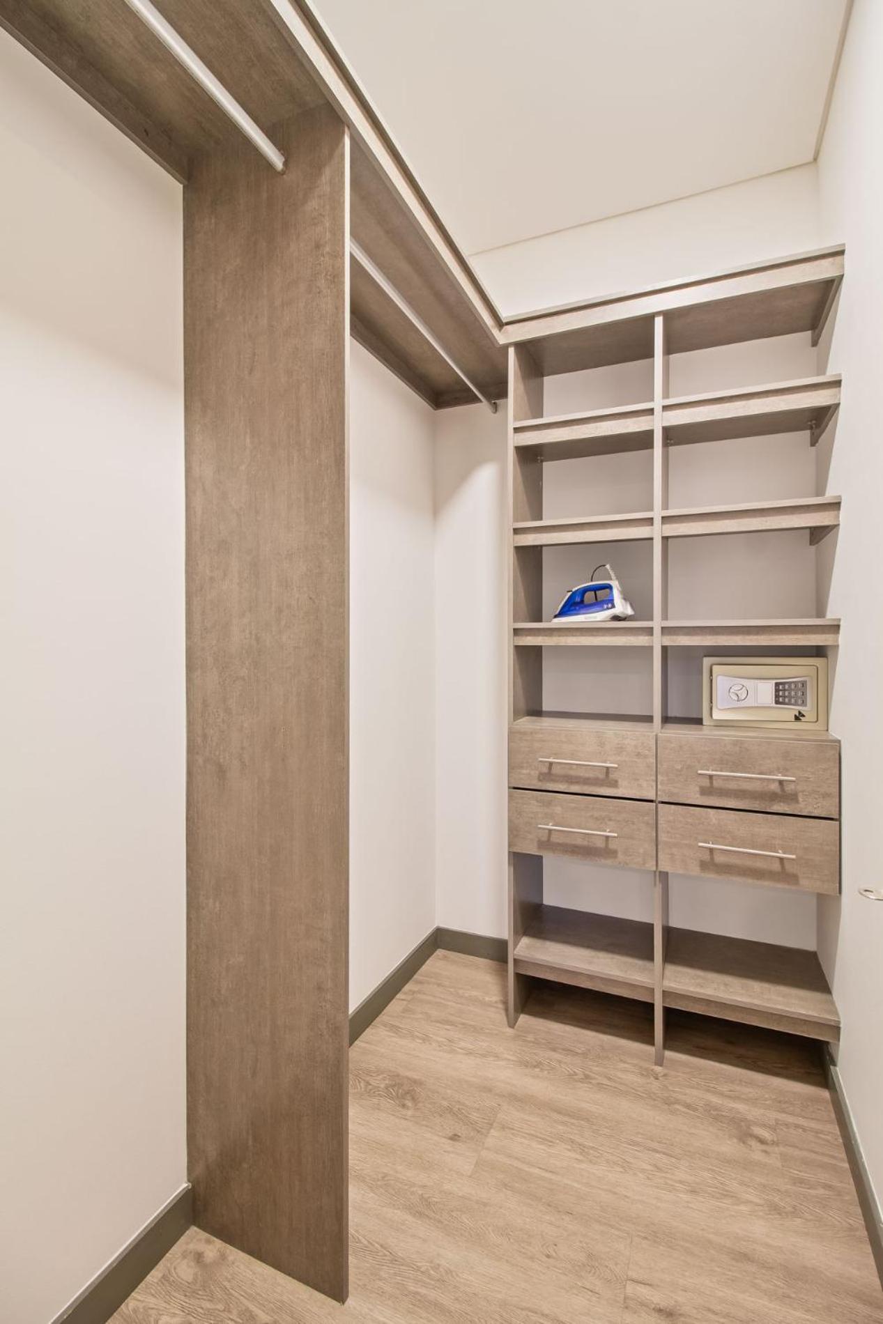 2 Bdr Suite W2 AC Poblado, Medellin