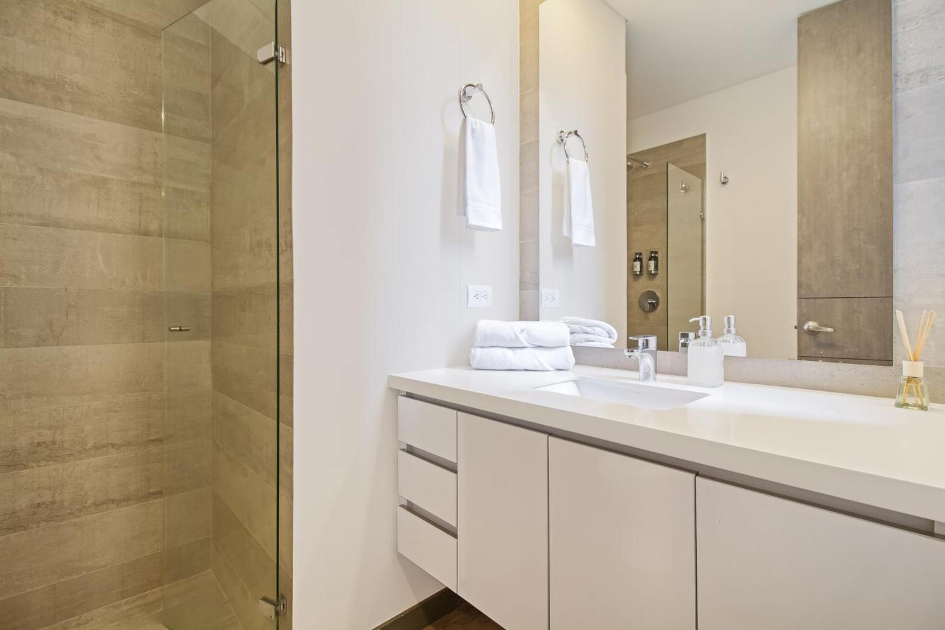2 Bdr Suite W2 AC Poblado, Medellin