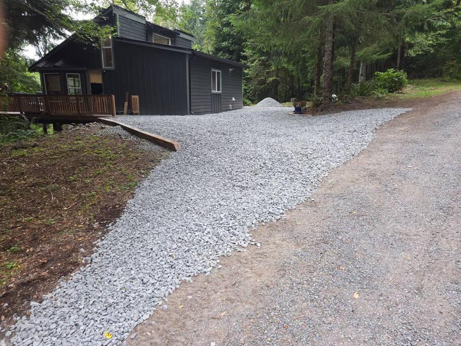 Dovetail Den - Tranquil with Hot Tub and Air Conditioning view 5
