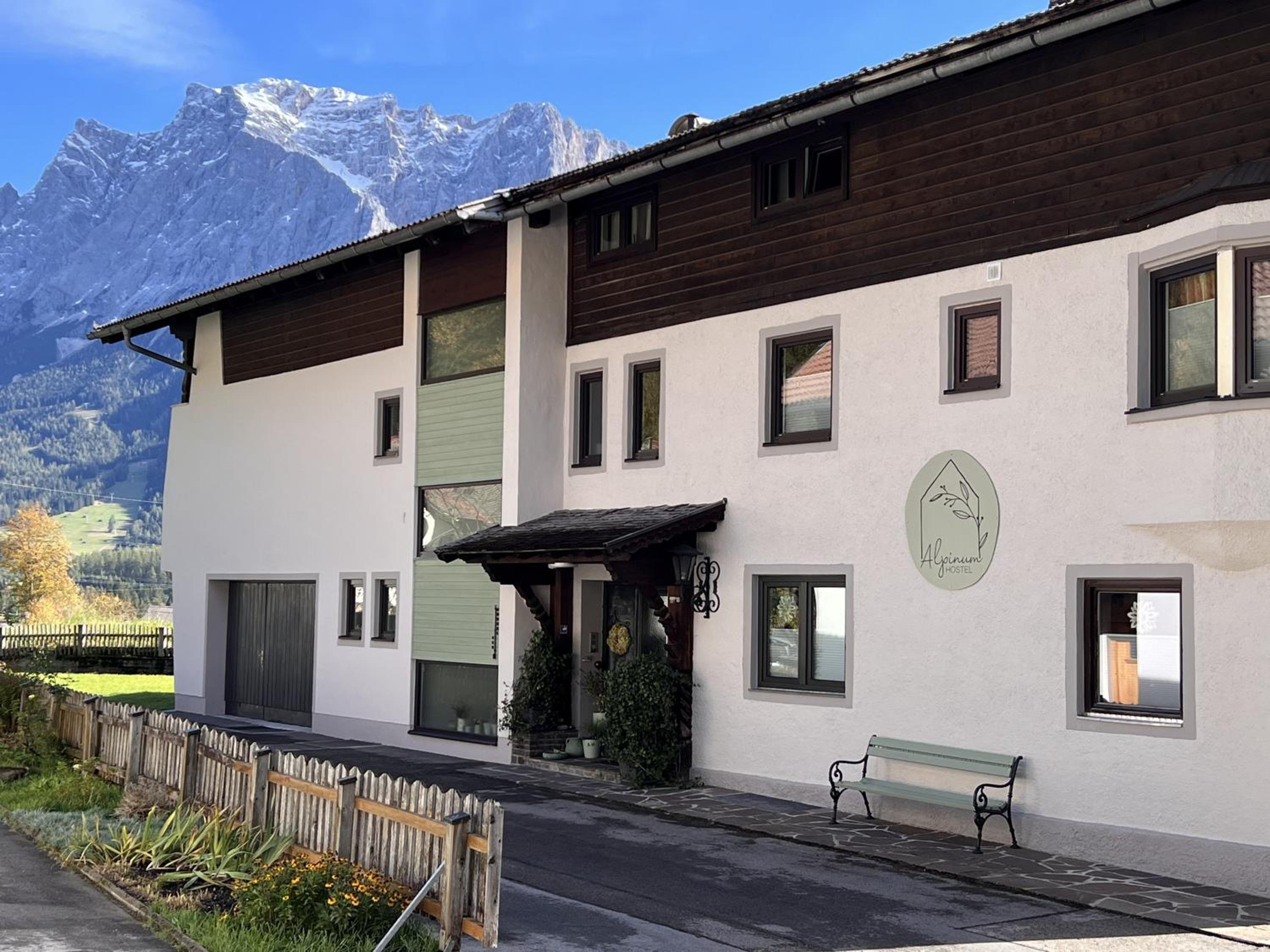 Alpinum Hostel Biberwier - Günstige Privatzimmer in der Zugspitz Arena